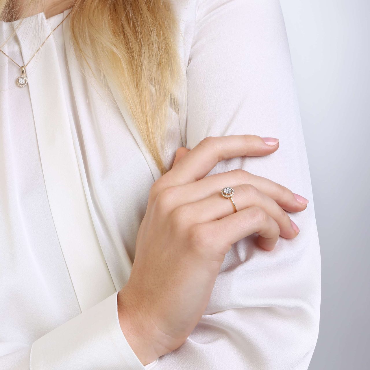 14 karaat geelgouden ring entourage 27 diamanten 0,13ct