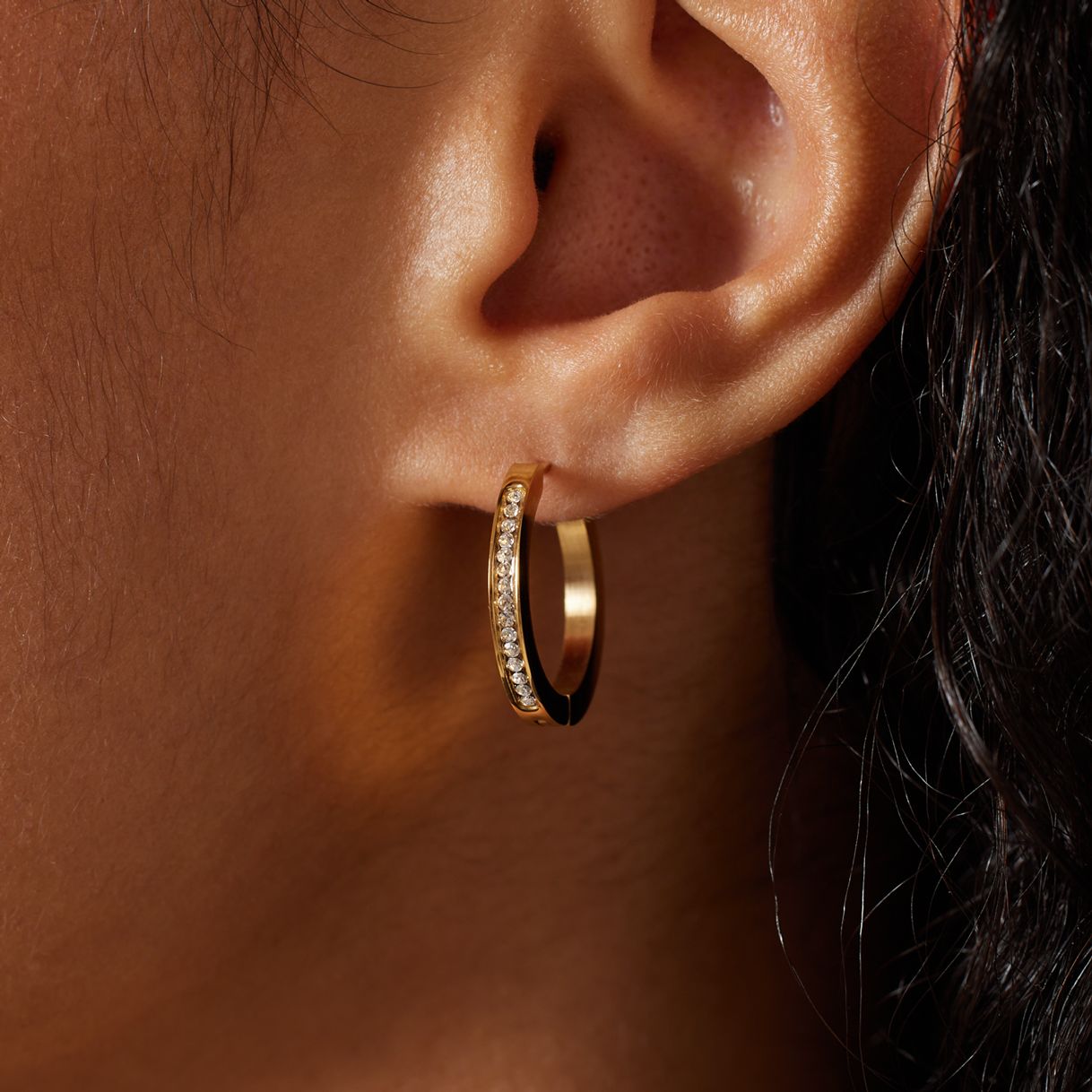 Gerecycled stainless steel goldplated oorringen met kristal 15mm voor dames