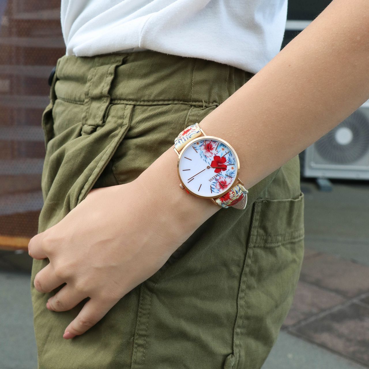 Clueless horloge met multicolor leren band