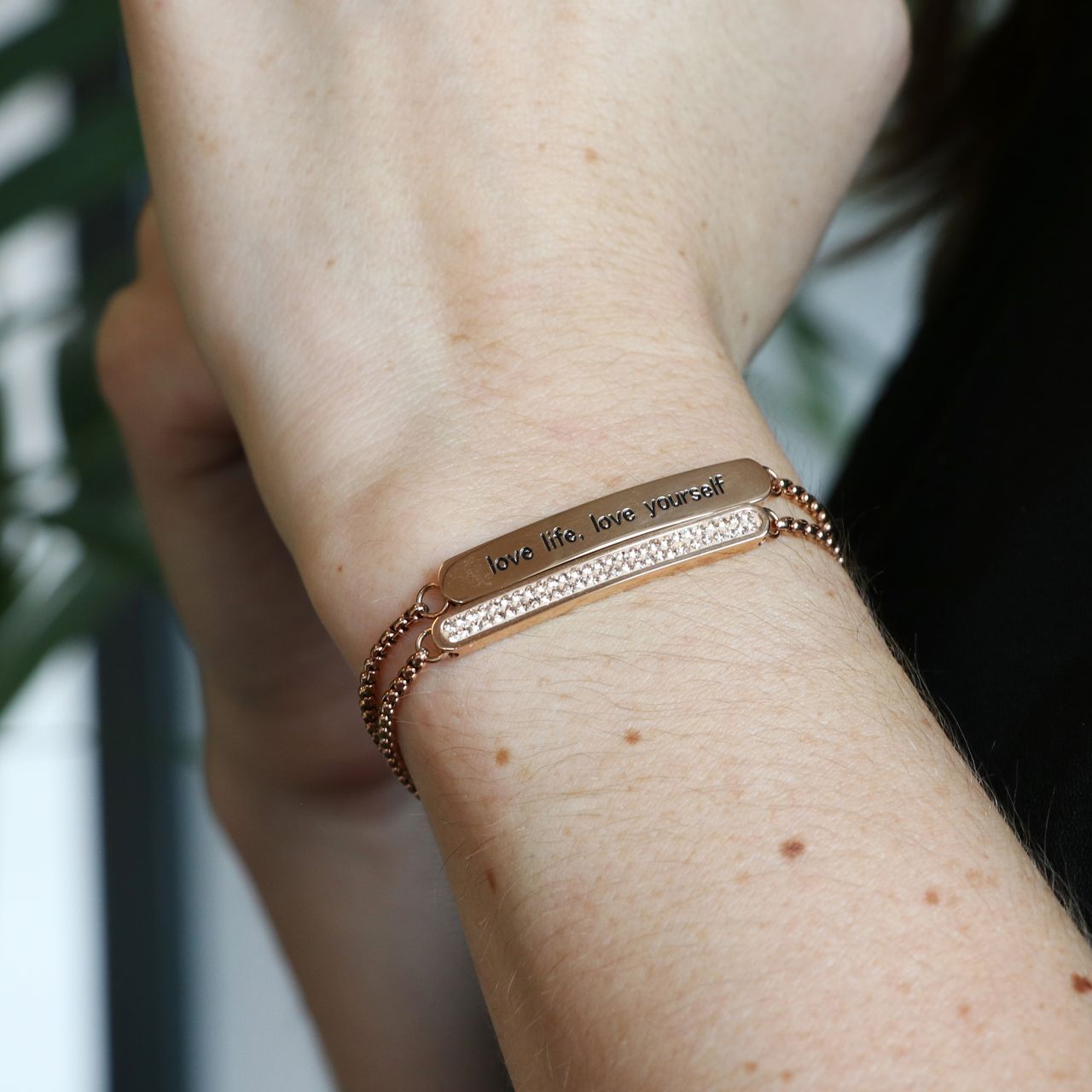 Stalen roséplated plaatarmband met light peach kristal voor dames