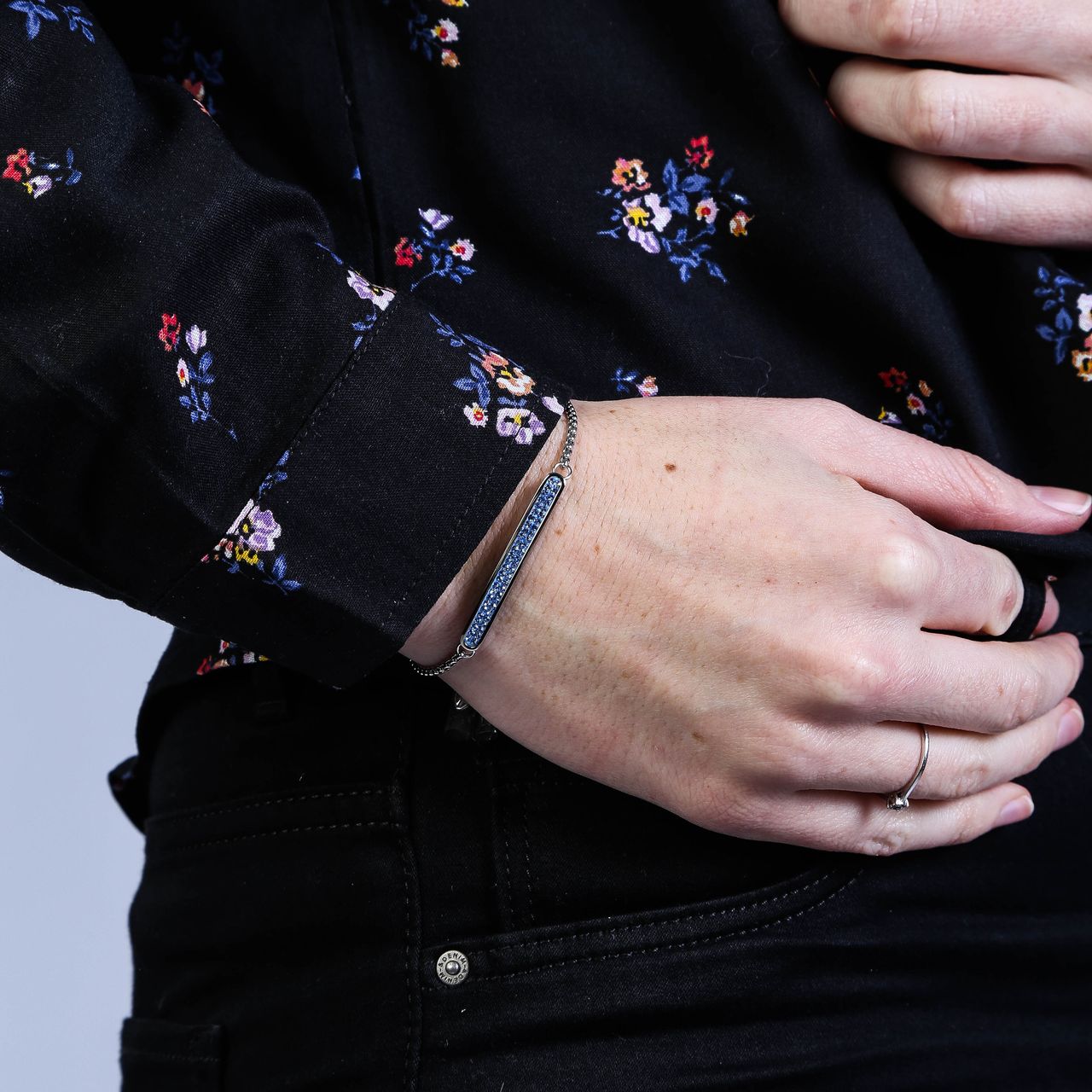 Plattenarmband, Edelstahl, heller saphirblauer Kristall