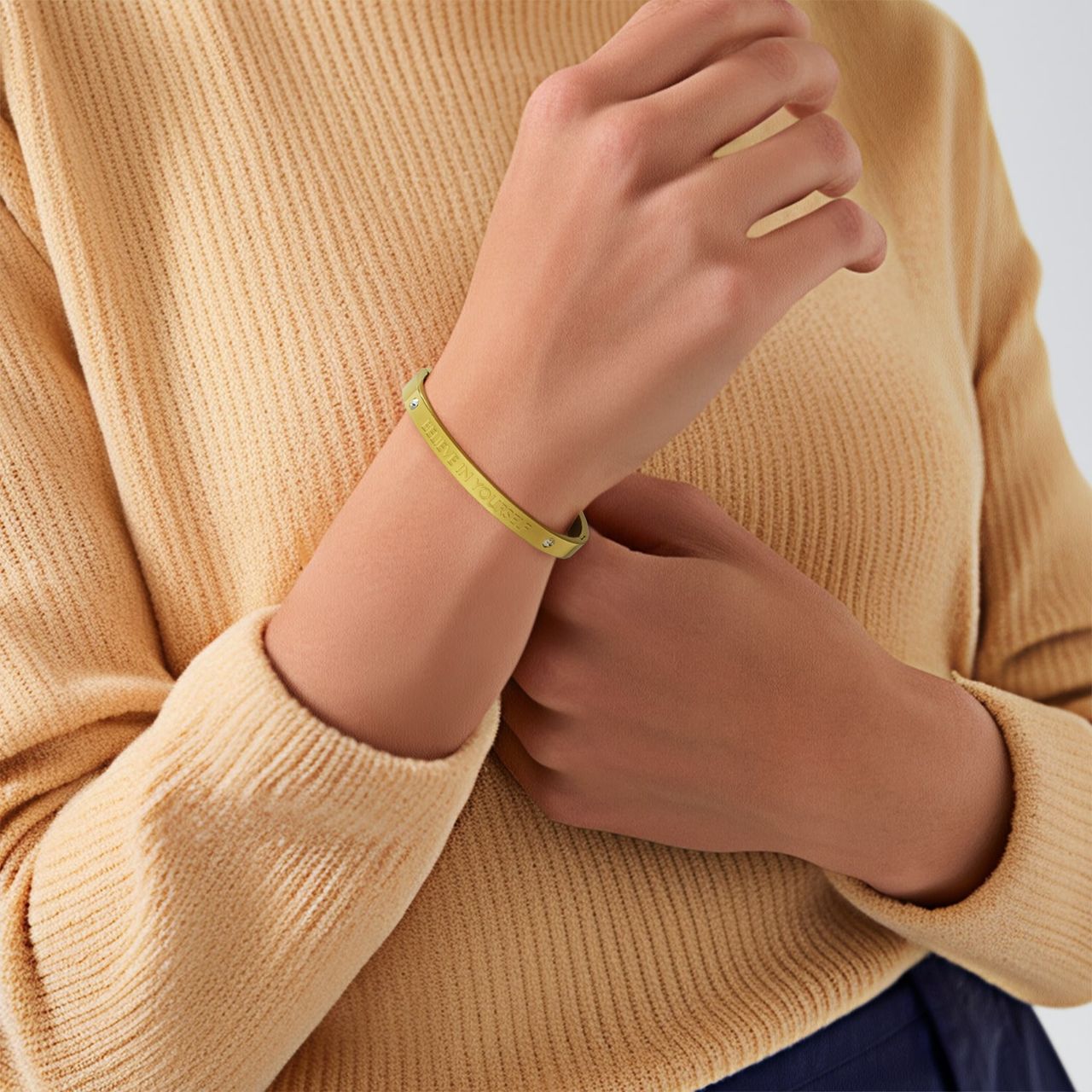Bangle-Armreif aus Edelstahl von Guess mit Text ,,Believe"