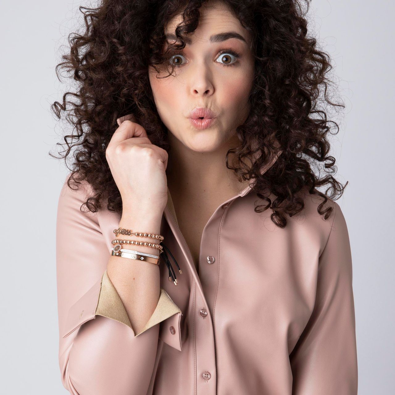 Guess stalen roséplated bangle met kristal voor dames