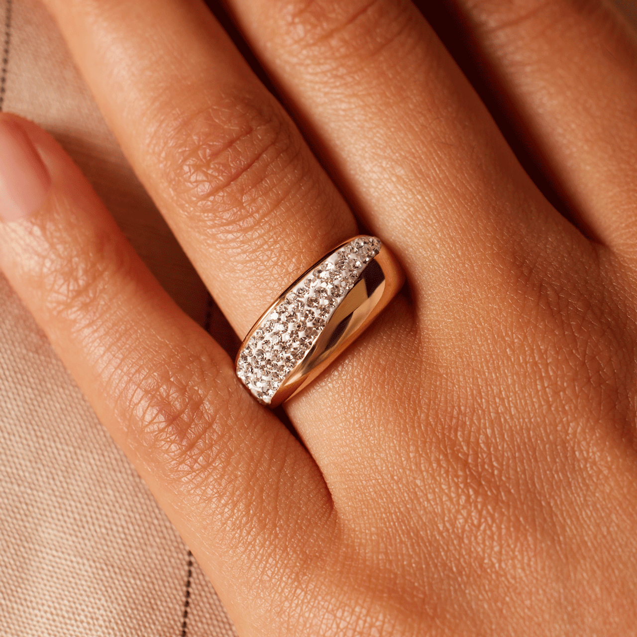 Gerecycleerd stainless steel ring goldplated wit kristal