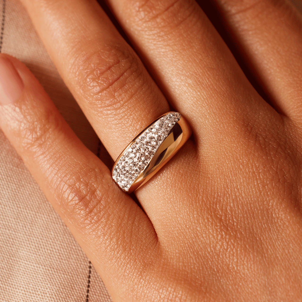 Gerecycleerd stalen ring goldplated wit kristal