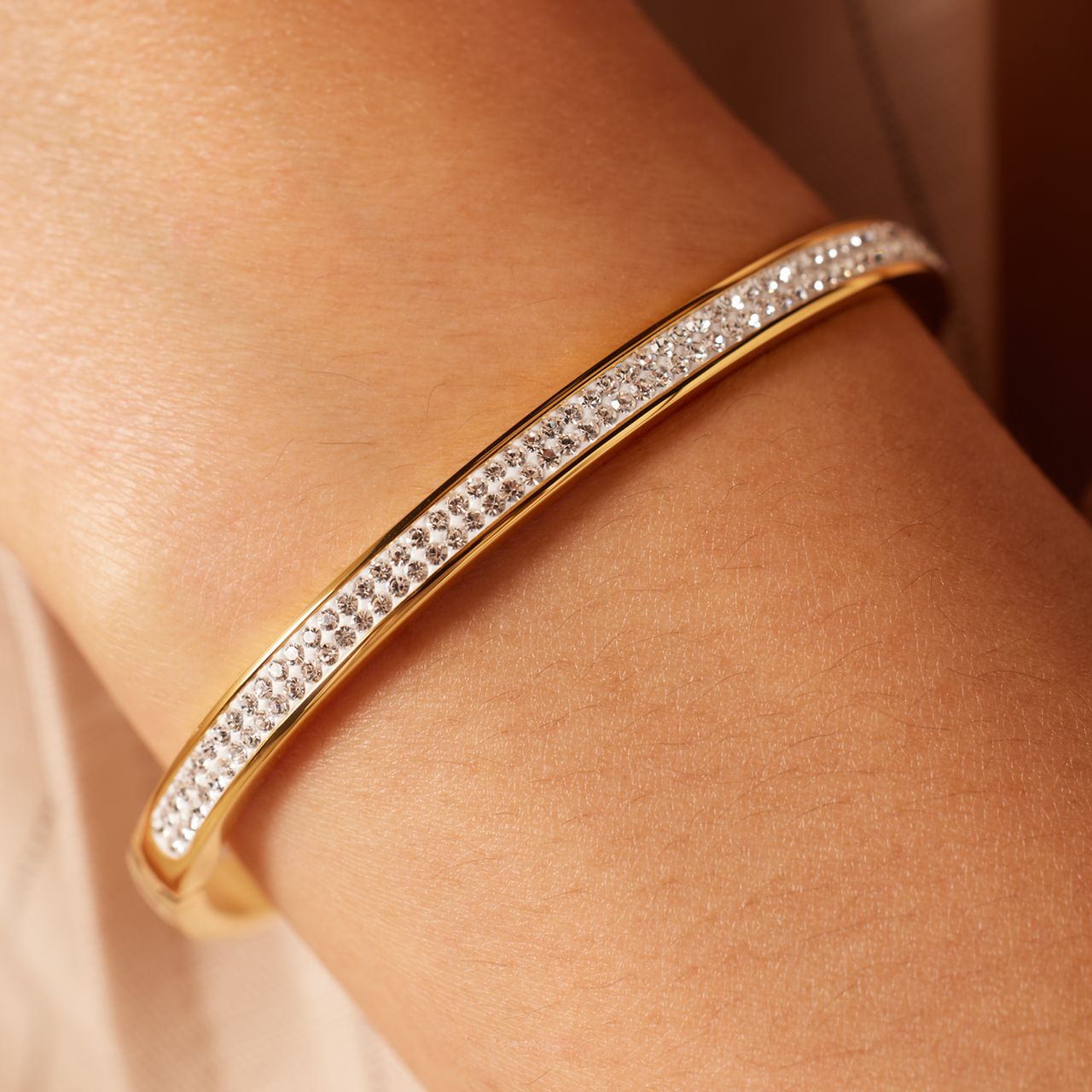 Gerecycleerd stalen armband goldplated wit kristal