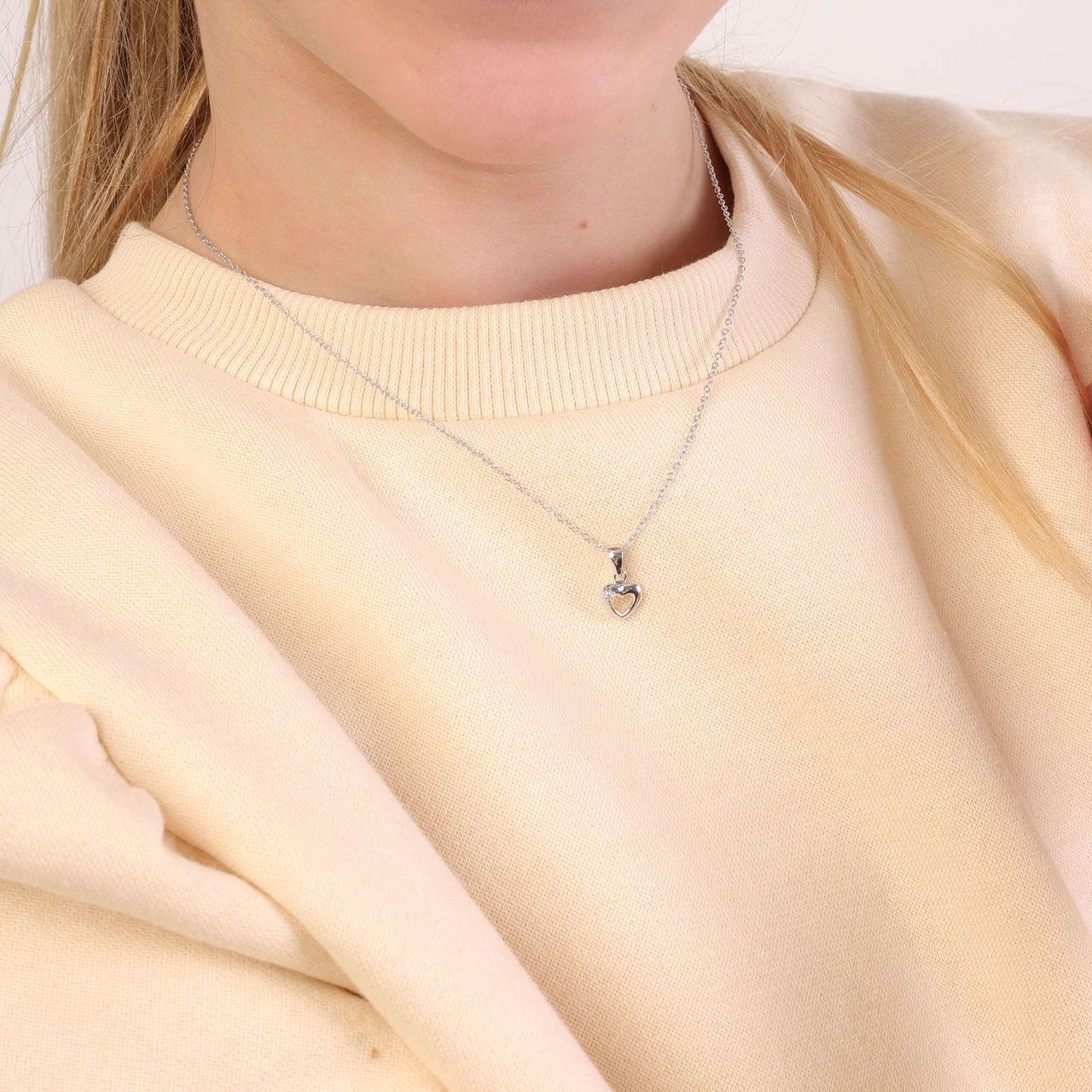 Silberne Kinderkette offenes Herz mit Zirkonia