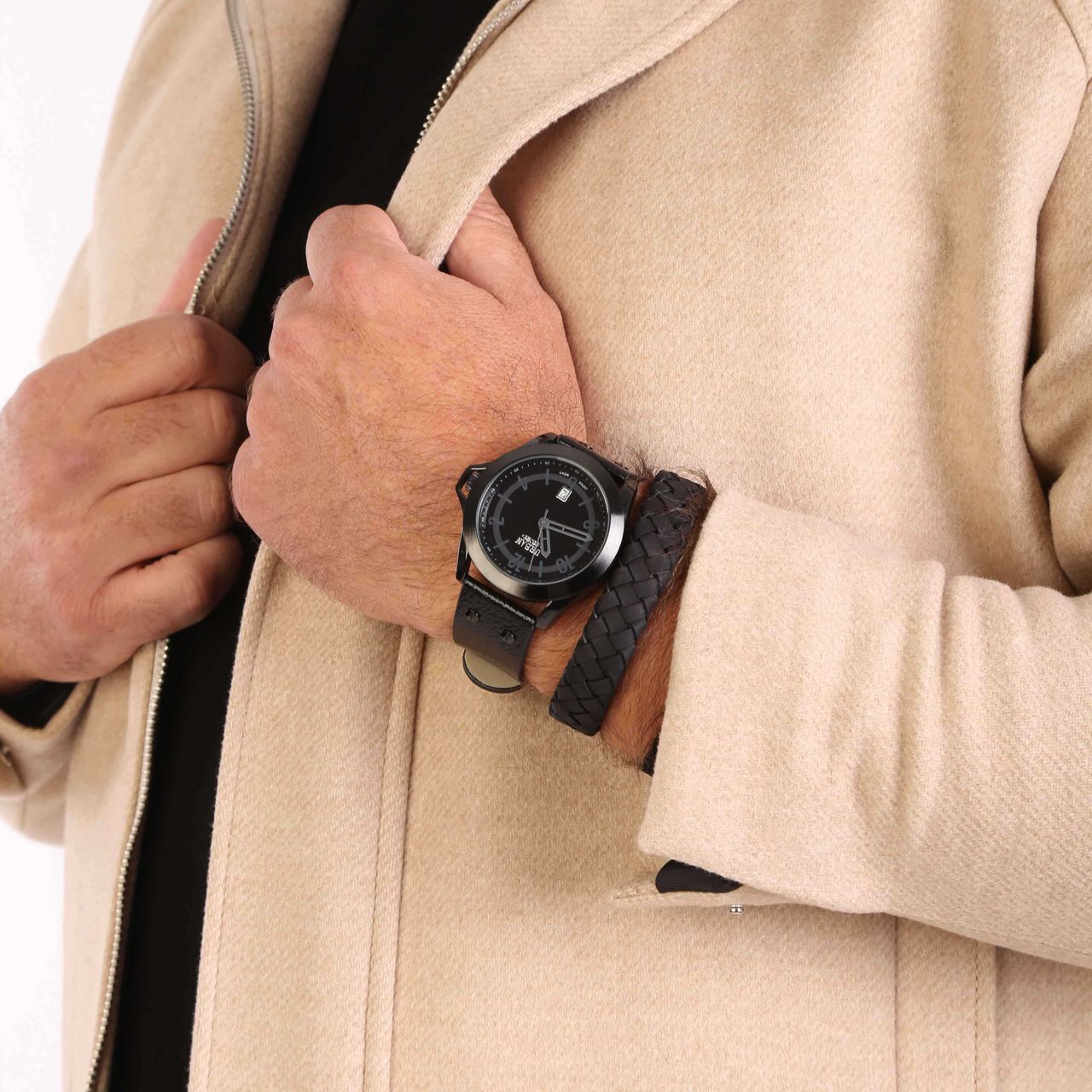 Urban Story Armbanduhr mit einem schwarzen Lederband