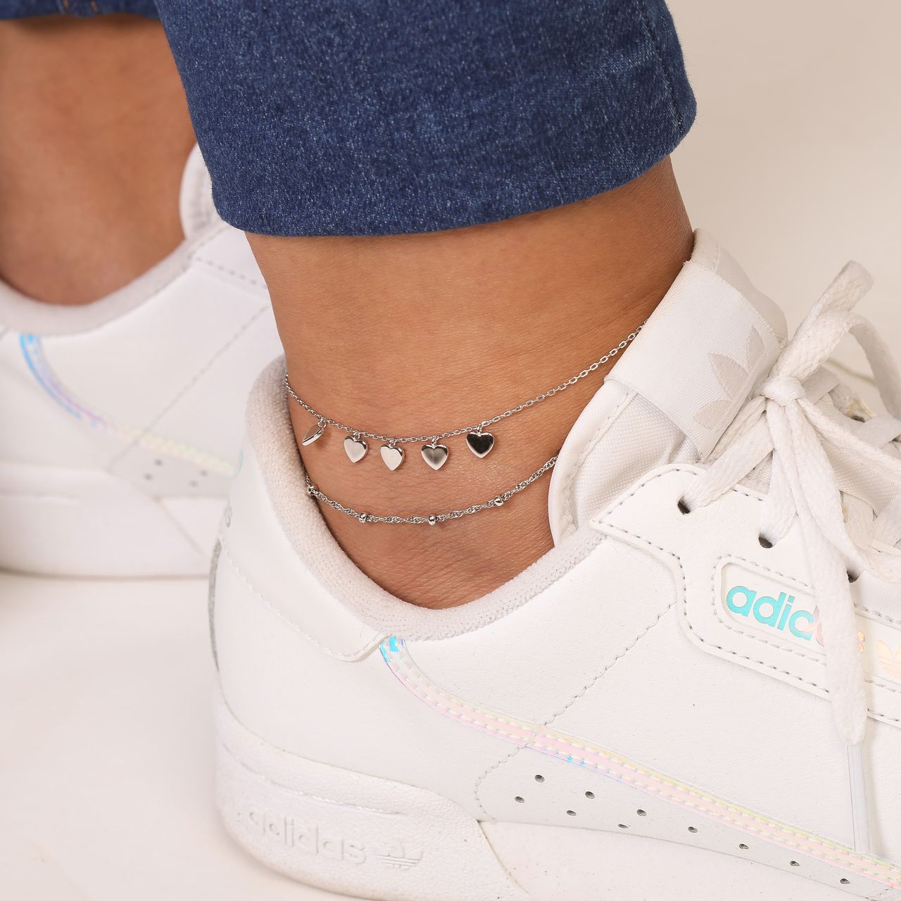 Gerecycled zilveren enkelband met bal