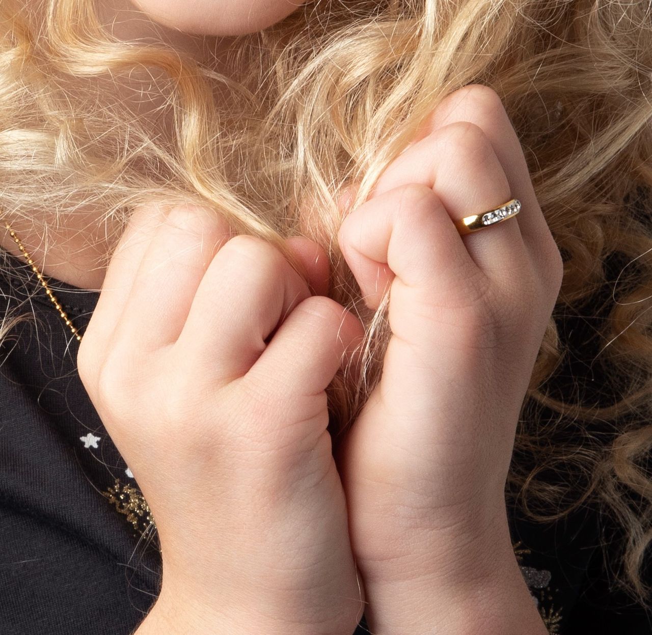 Gerecycleerd stalen kinderring goldplated wit kristal