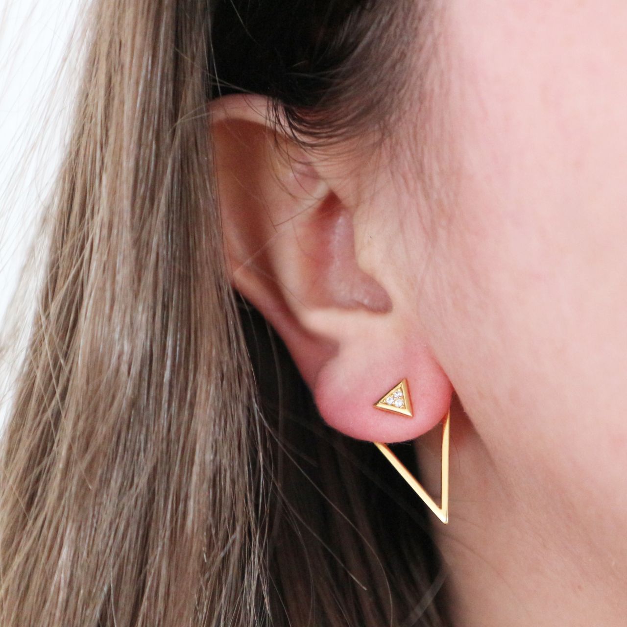 Goldplated oorbellen driehoek met zirkonia
