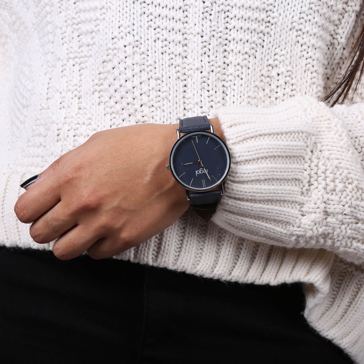 Regal horloge met een blauwe pu leren band