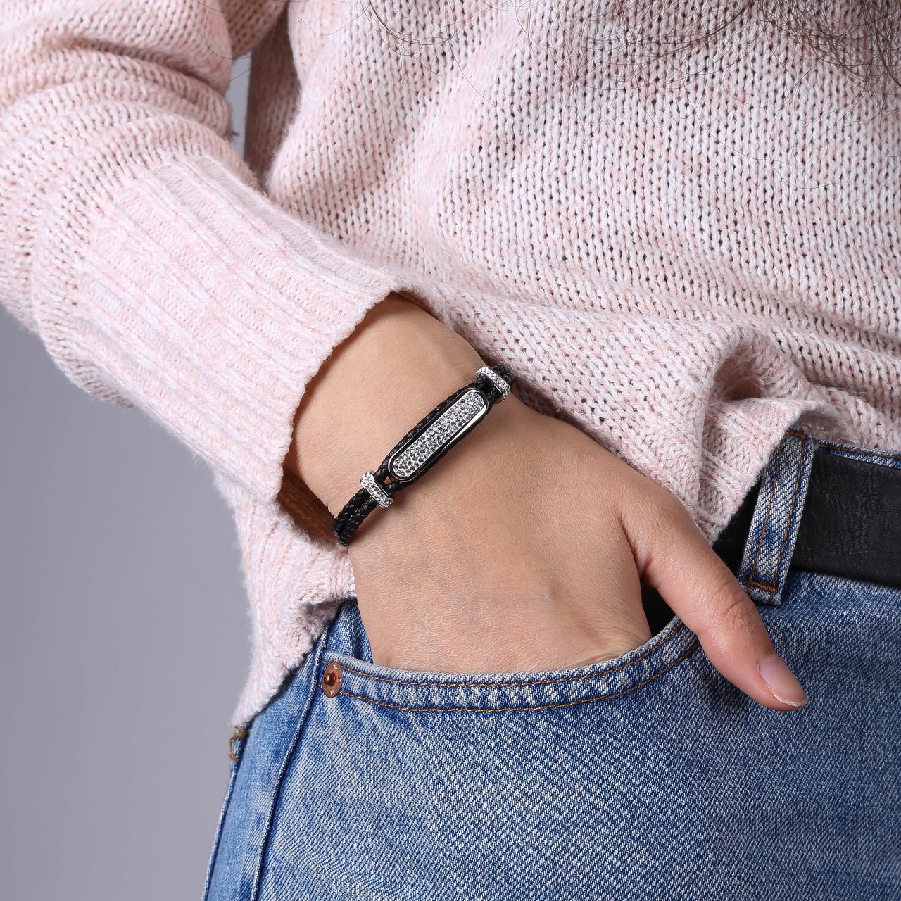 Edelstahl-Plattenarmband mit schwarzem Leder und Kristall