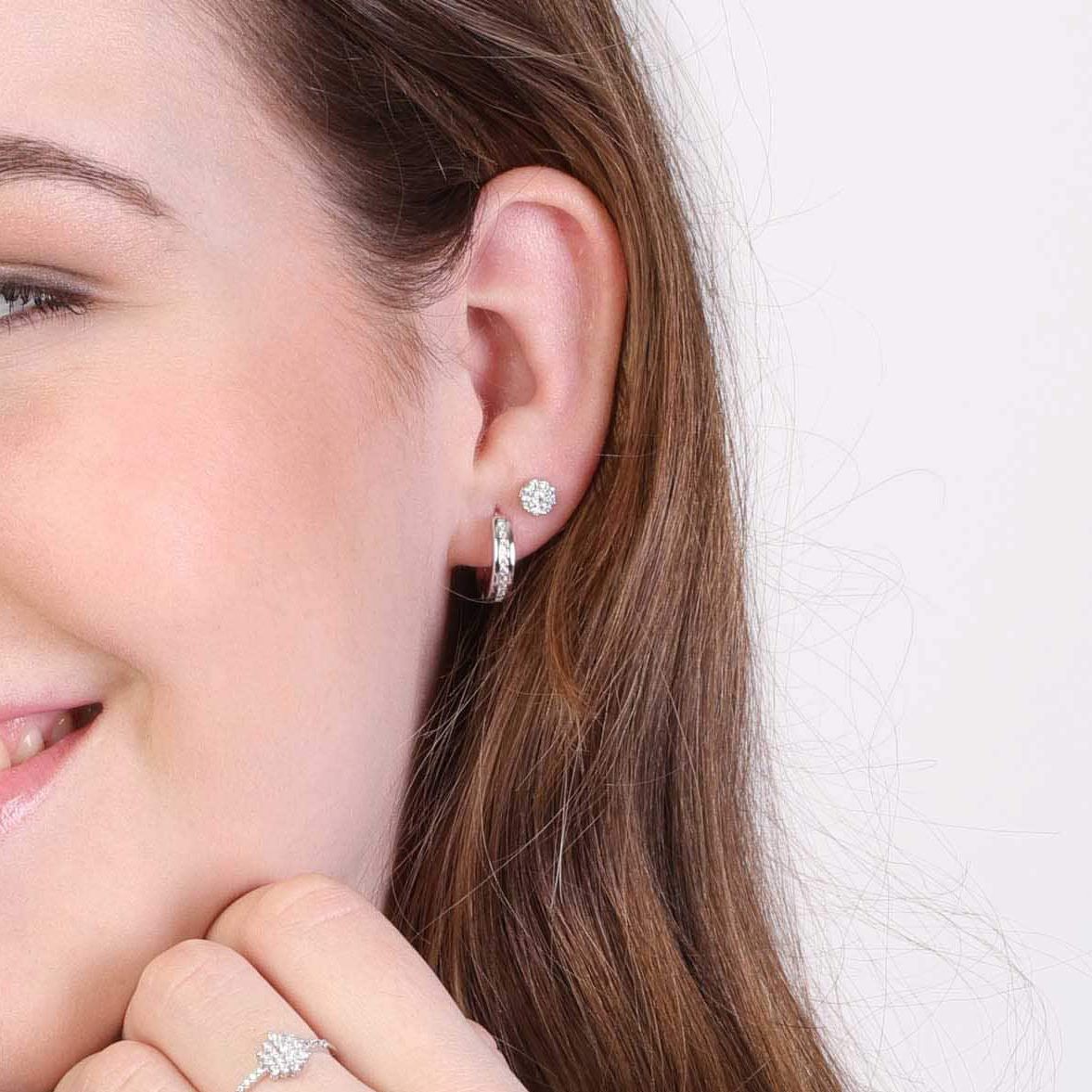 Zilveren oorbellen gerhodineerd 5mm met zirkonia