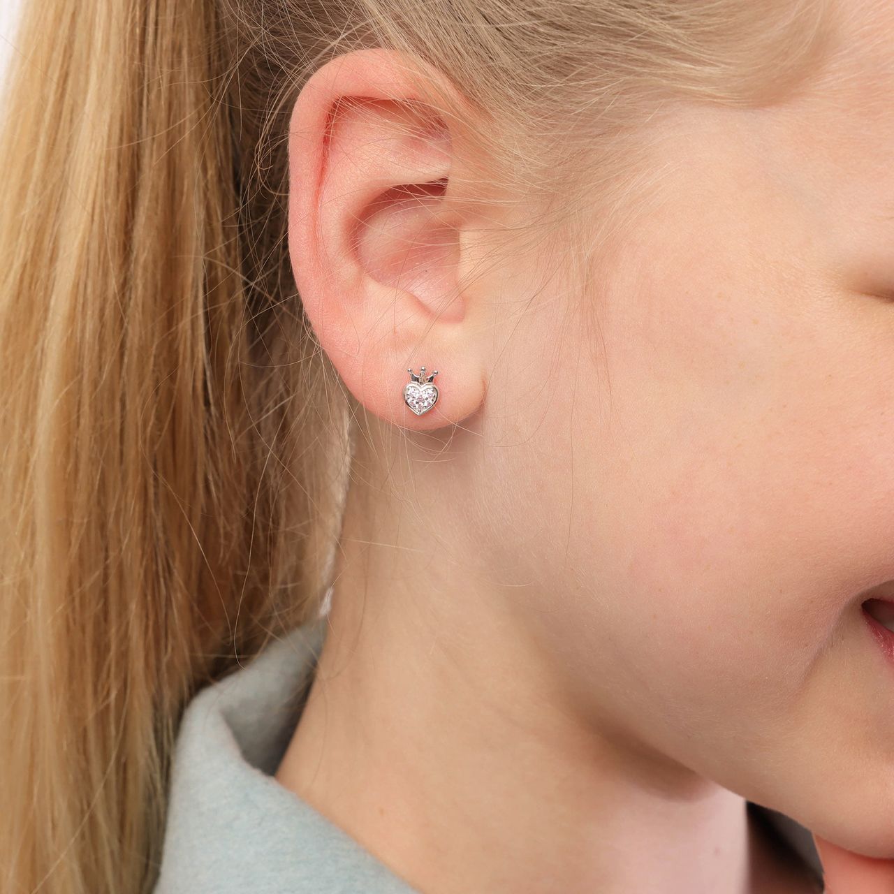 Zilveren oorbellen hart met roze zirkonia