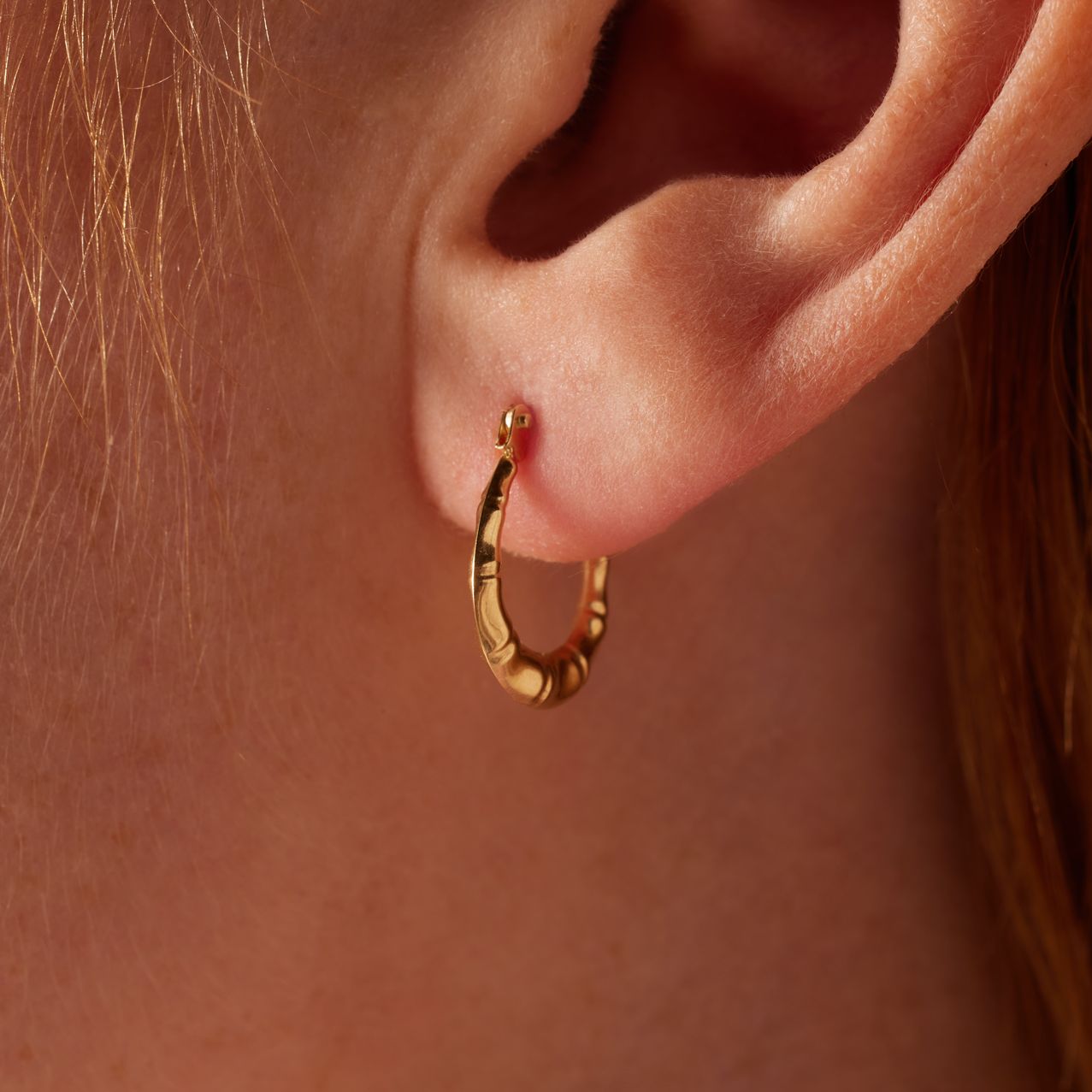 Ohrringe aus 375 Gold, oval, mit Muster