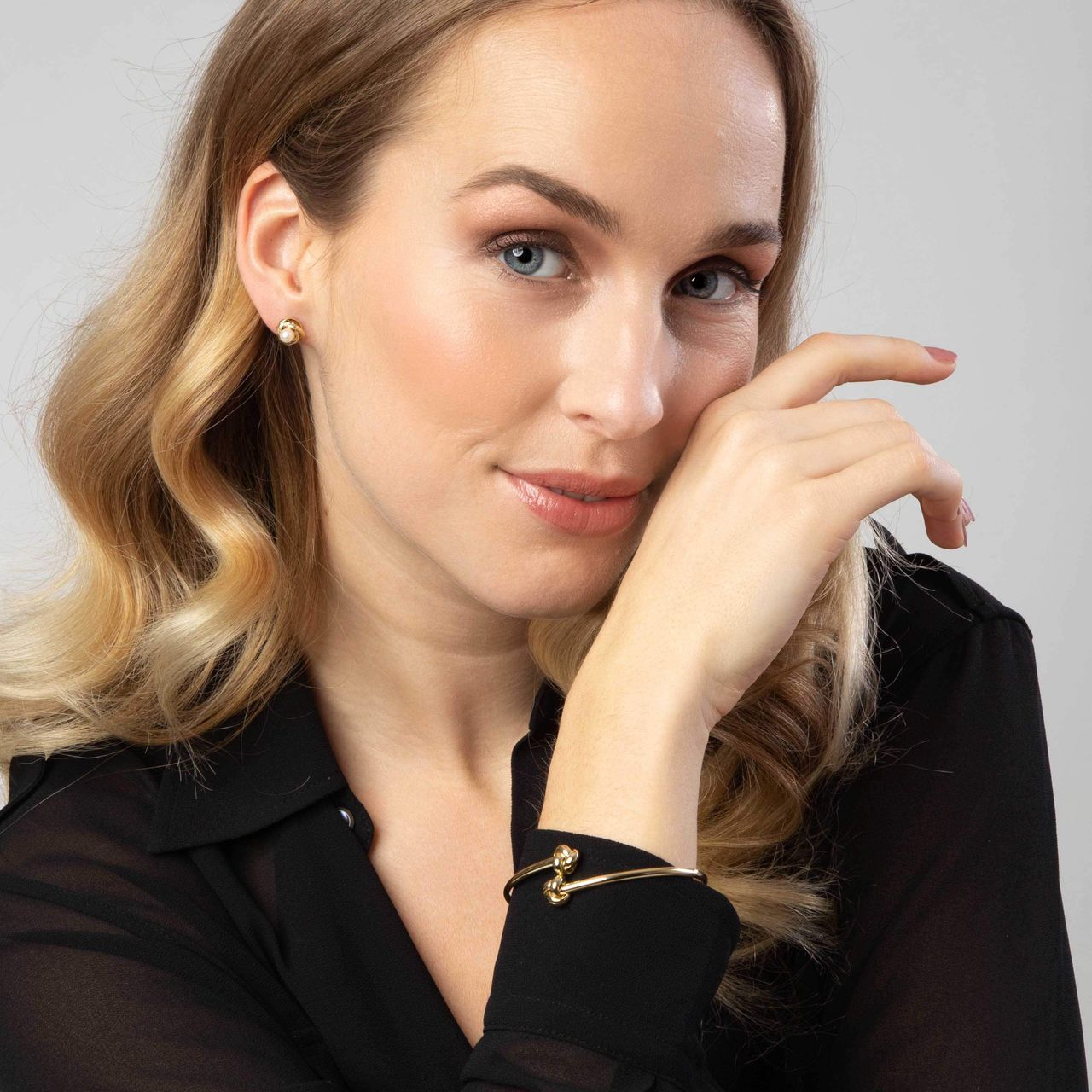 Armreif, 375 Gold, mit zwei Knoten