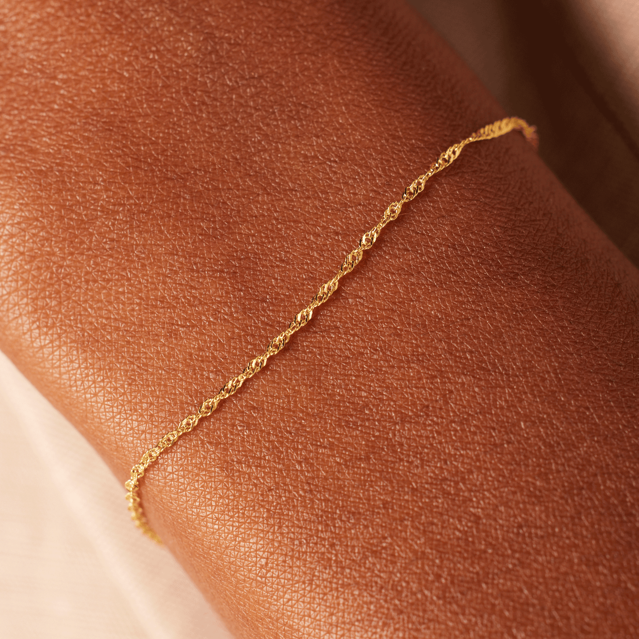 375 Gold gedrehtes Armband mit Gourmet-Gliedern