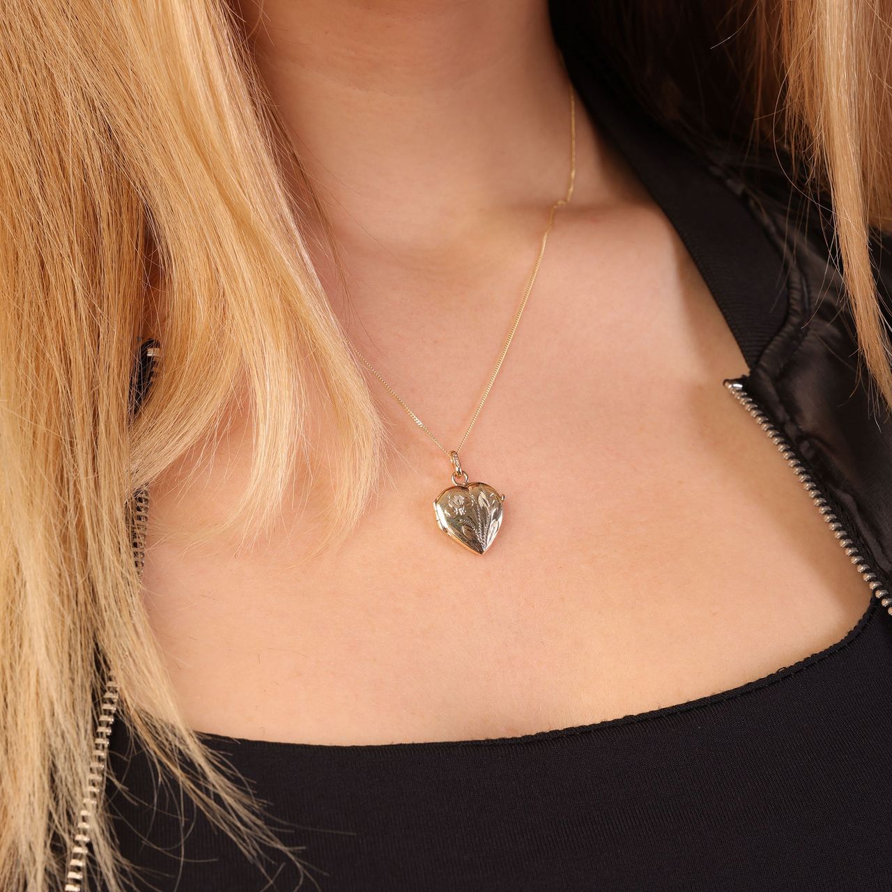 9 Karaat ketting met hartmedaillon met bloemen