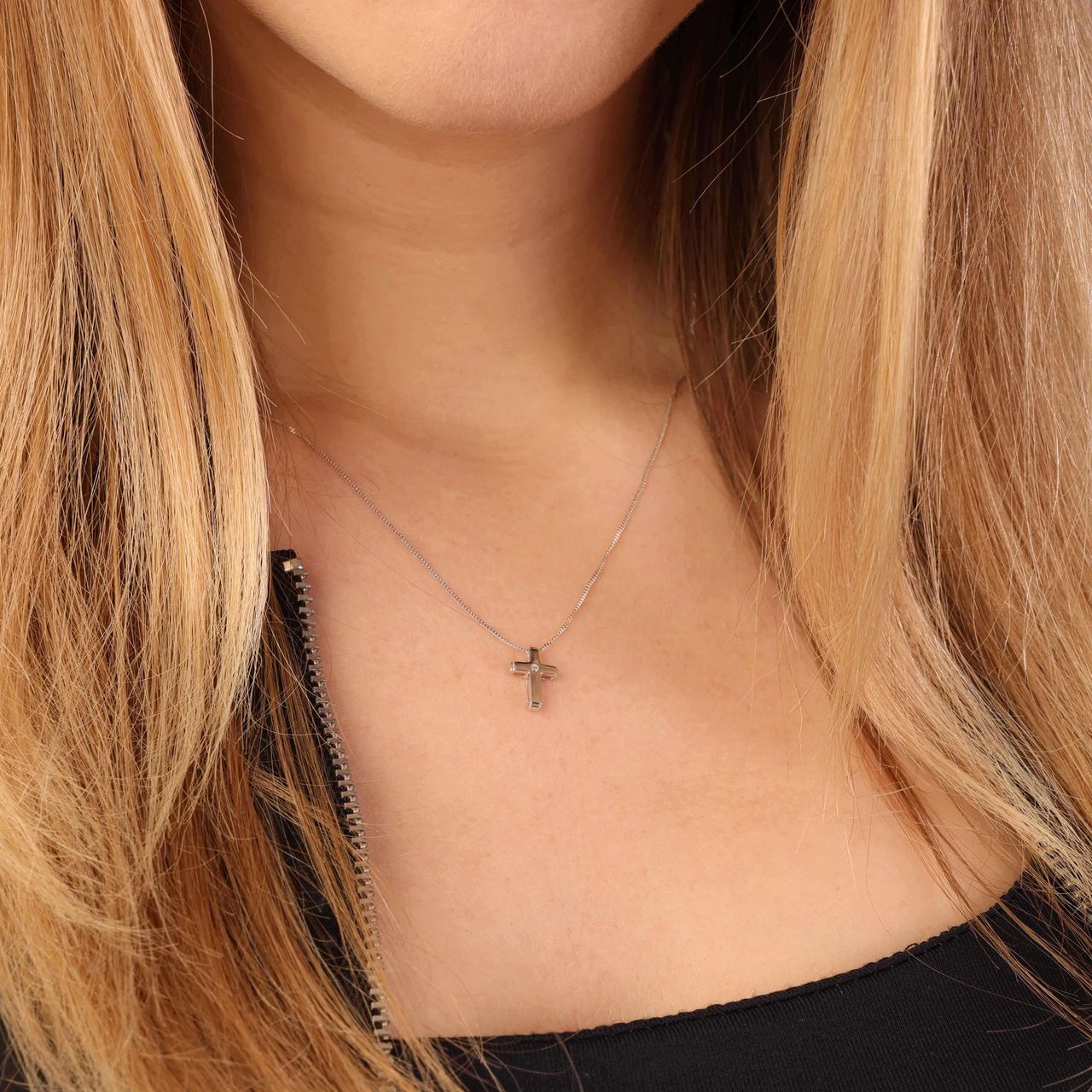375 Gold Halskette mit Kreuzanhänger mit Diamant