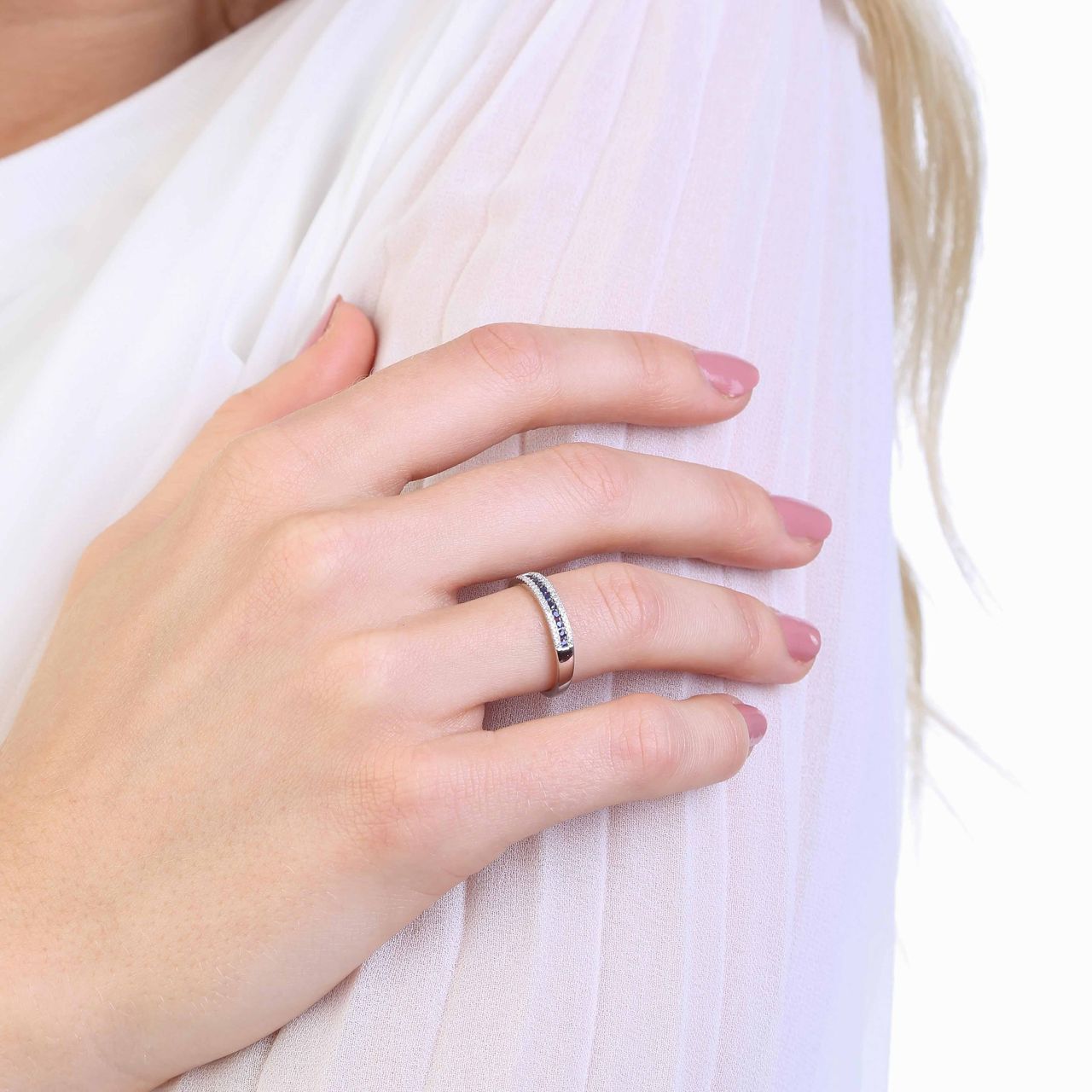 14 Karaat witgouden ring saffier en diamant 0,06ct