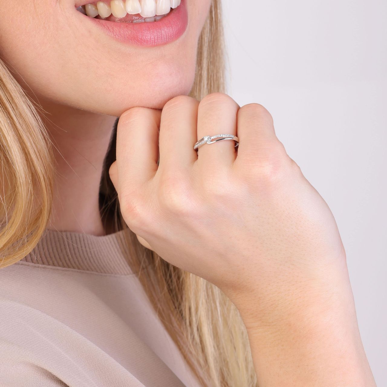 14 Karaat witgouden ring met 25 diamanten 0,05ct