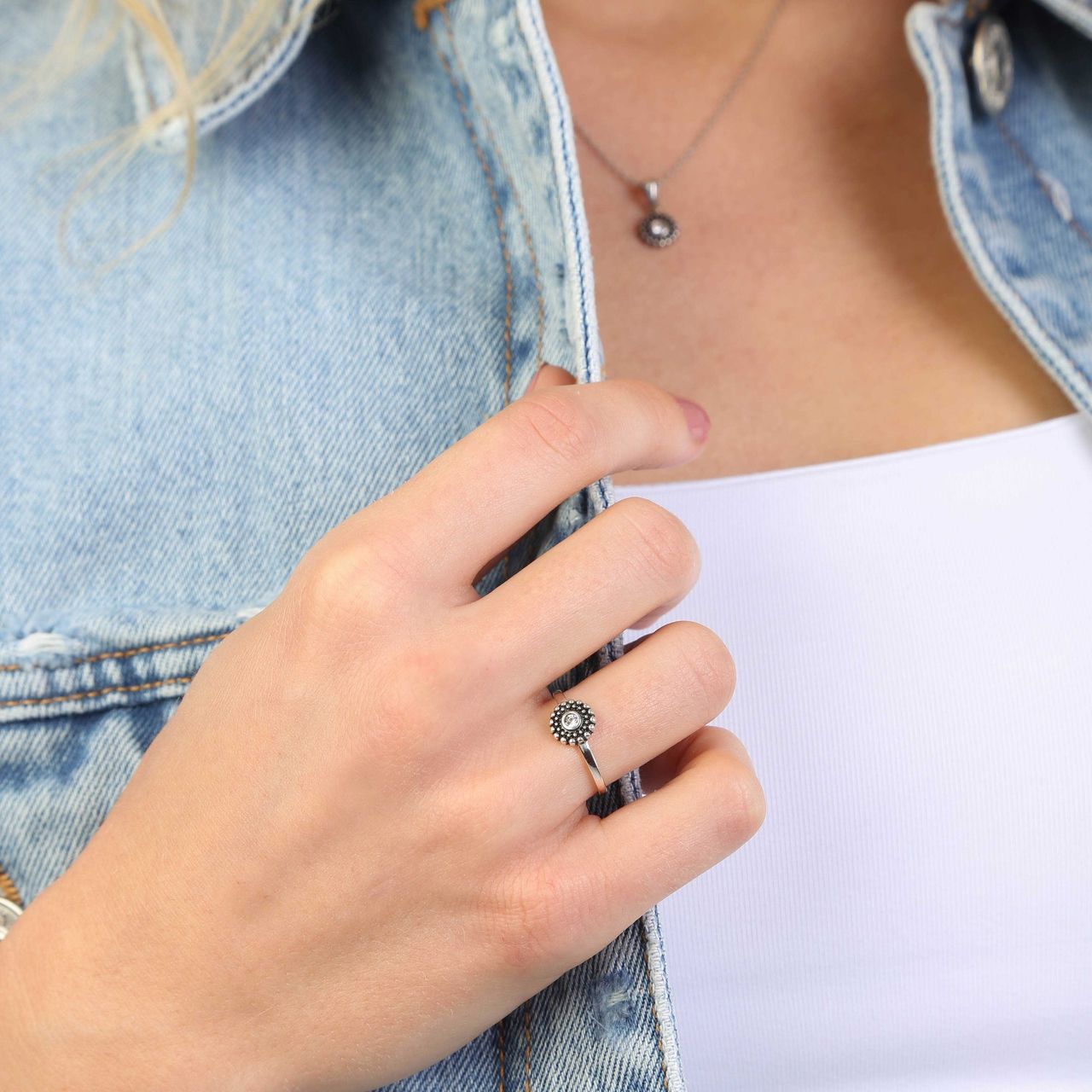 Zilveren ring rond Bali met kristal