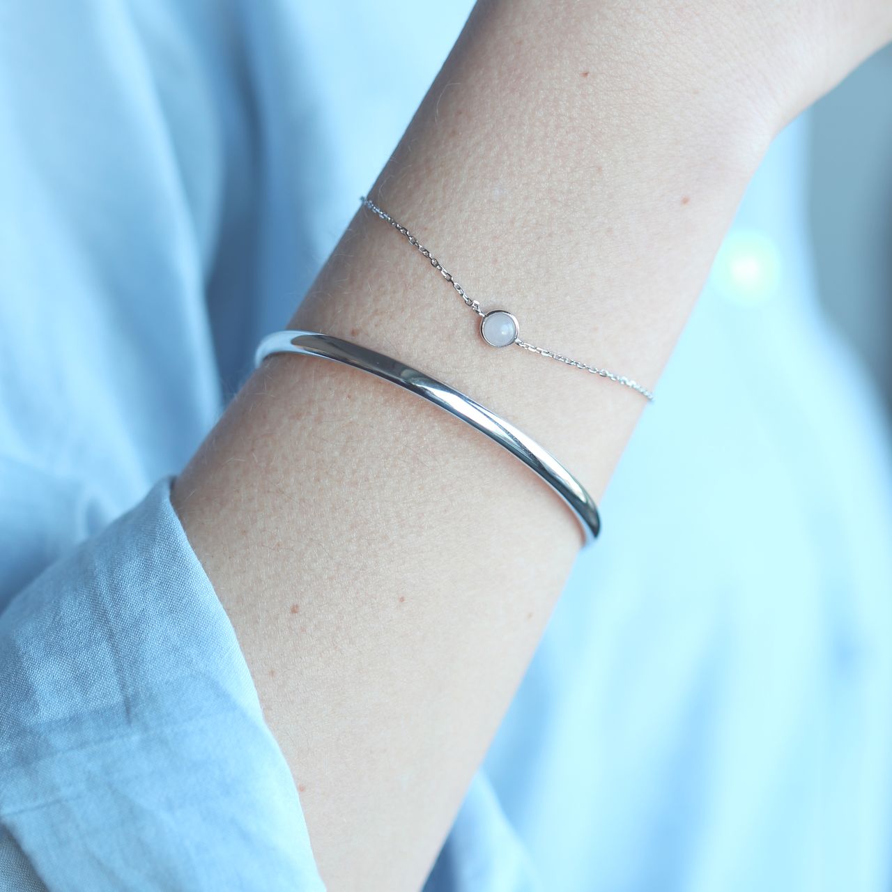 Zilveren armband rond rose quartz Bali