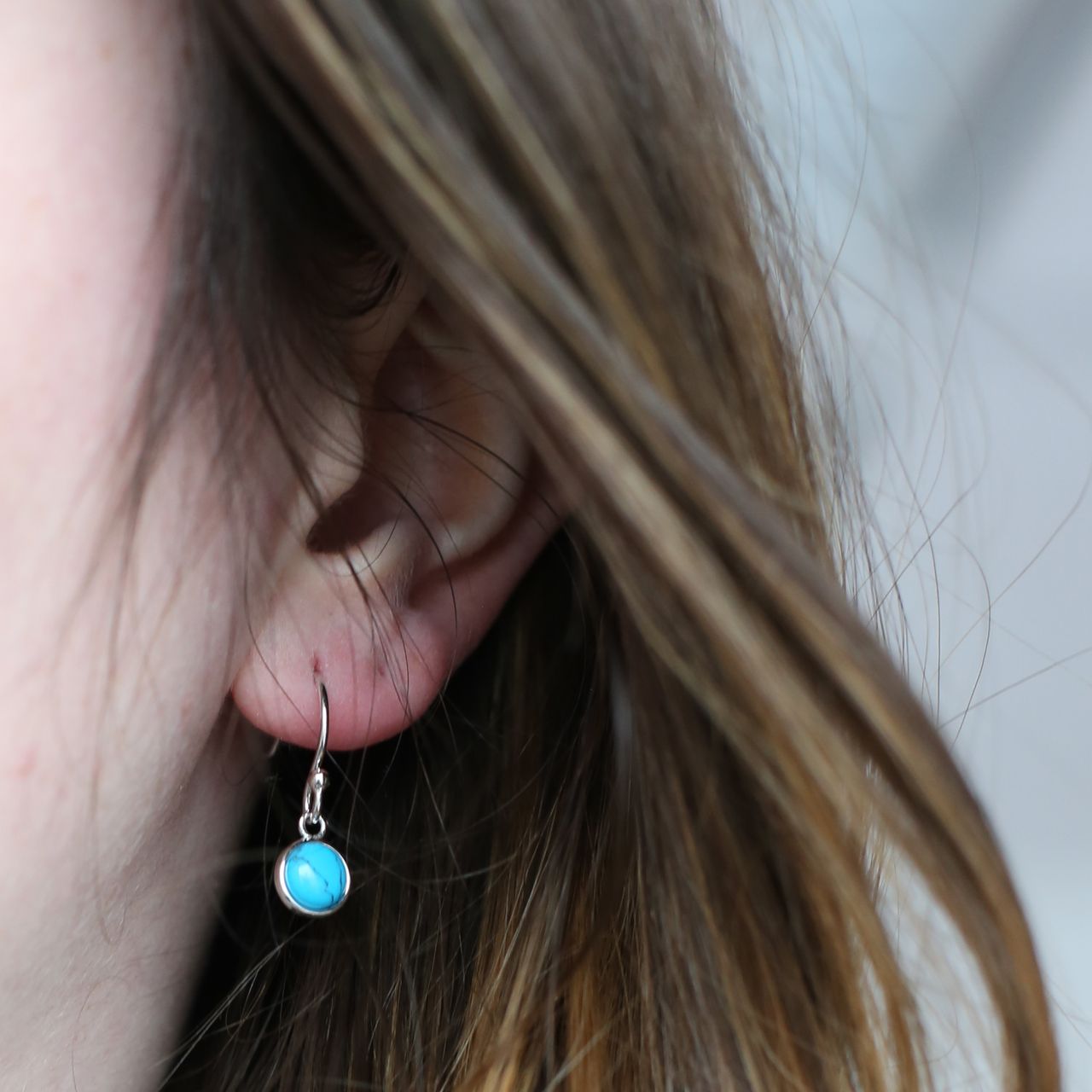 Zilveren oorbellen rond turquoise Bali