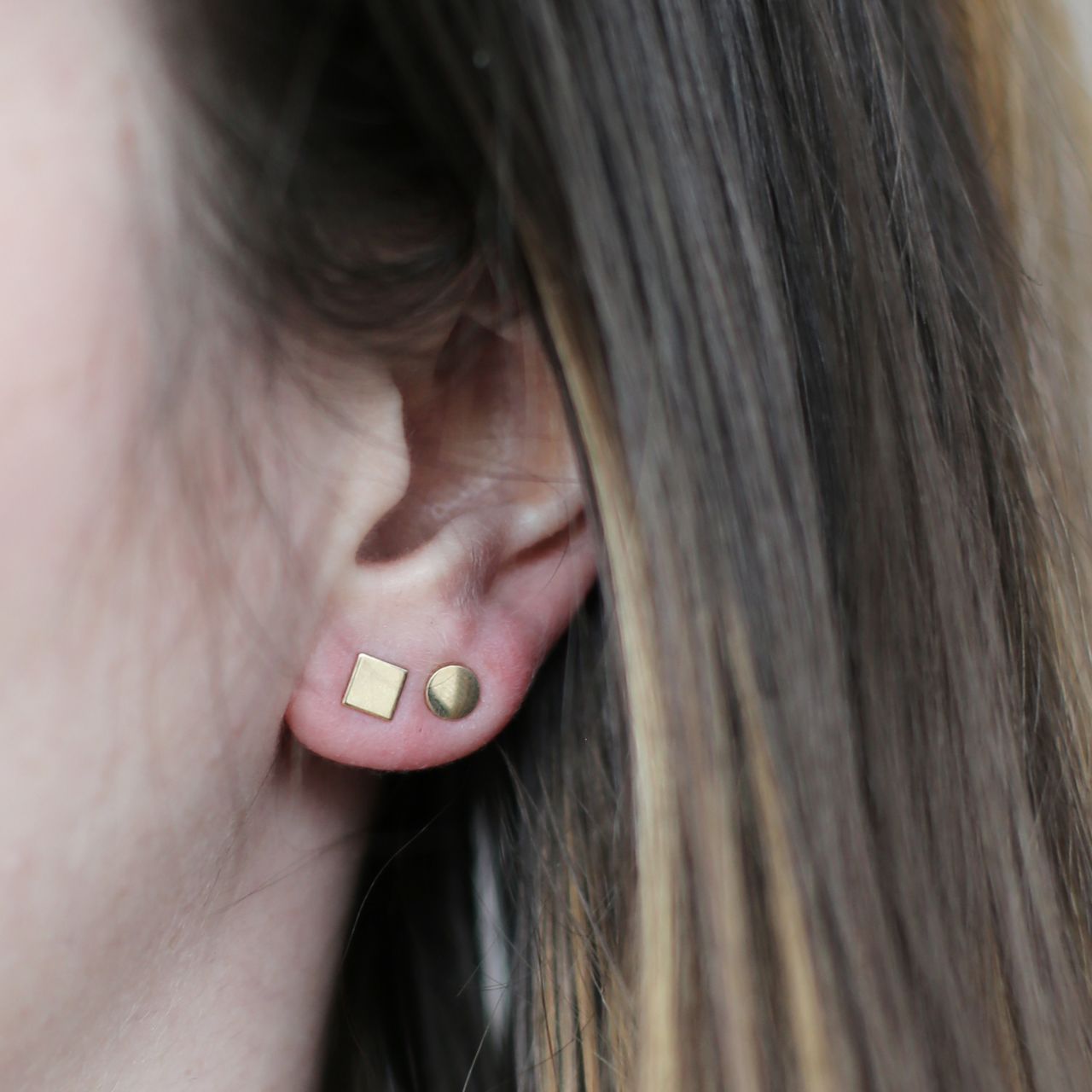 Quadratische Ohrringe aus 585 Gelbgold, 4 mm