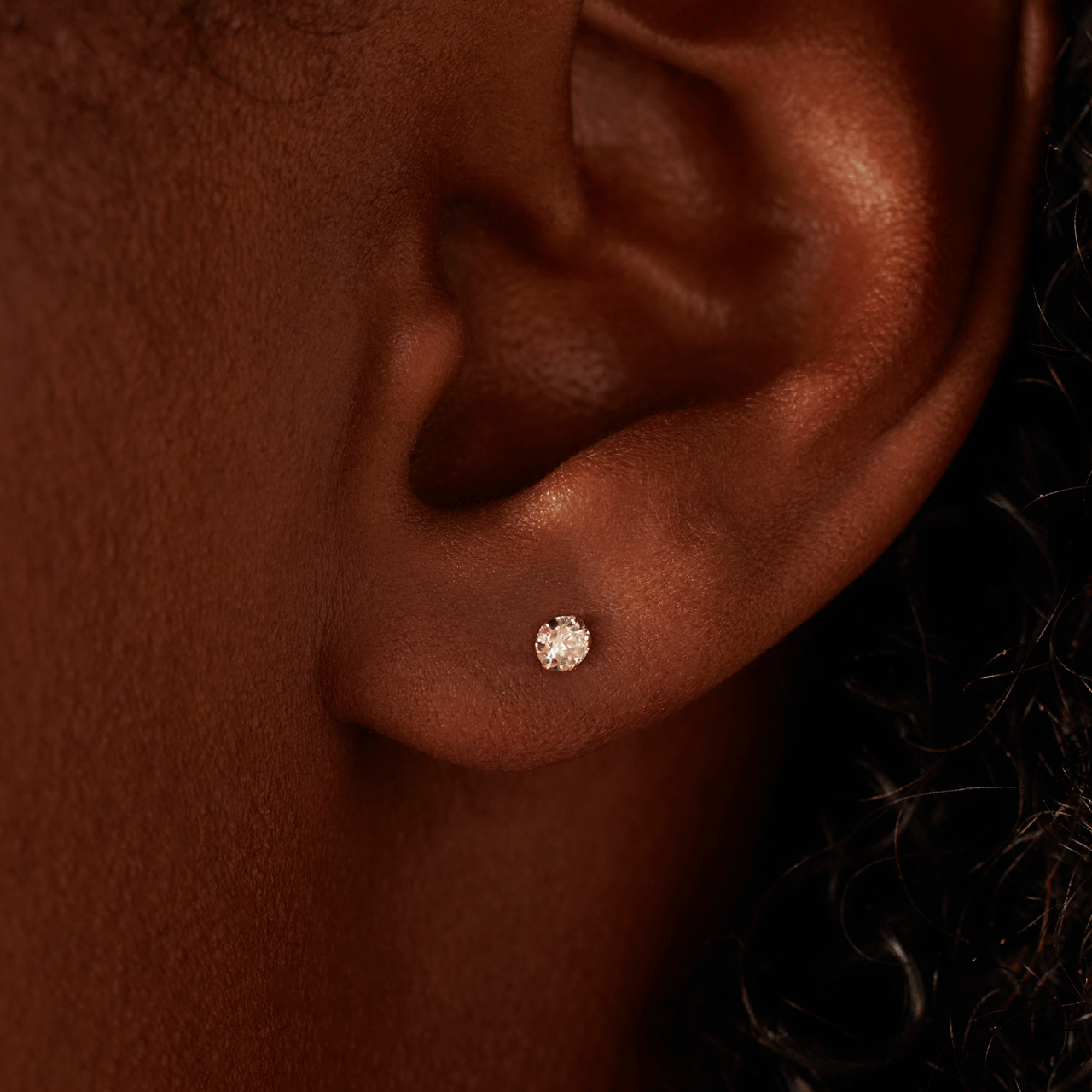 Runde 585 Gelbgold-Ohrringe mit Zirkonia, 3 mm