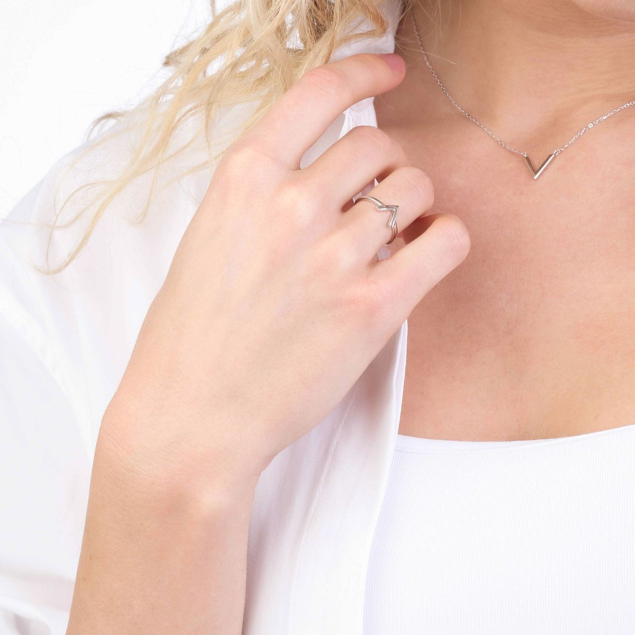 Zilveren ring V rhodiumplated