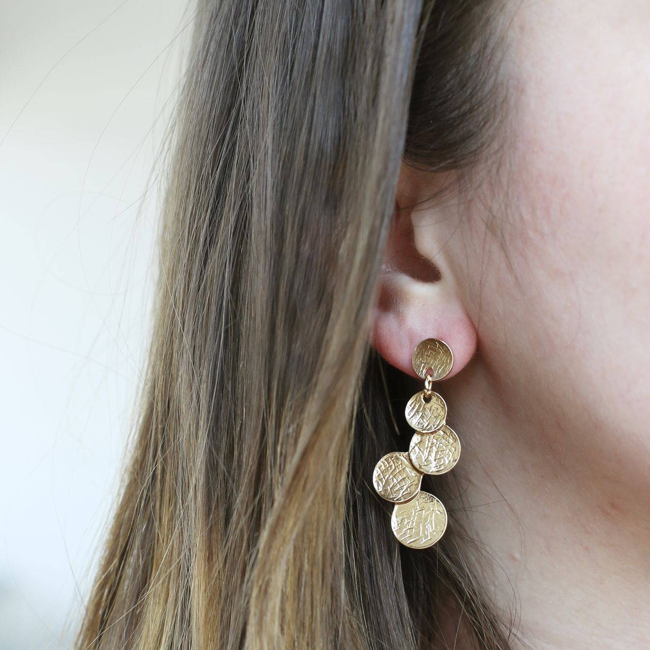 Goudkleurige byoux oorbellen discs