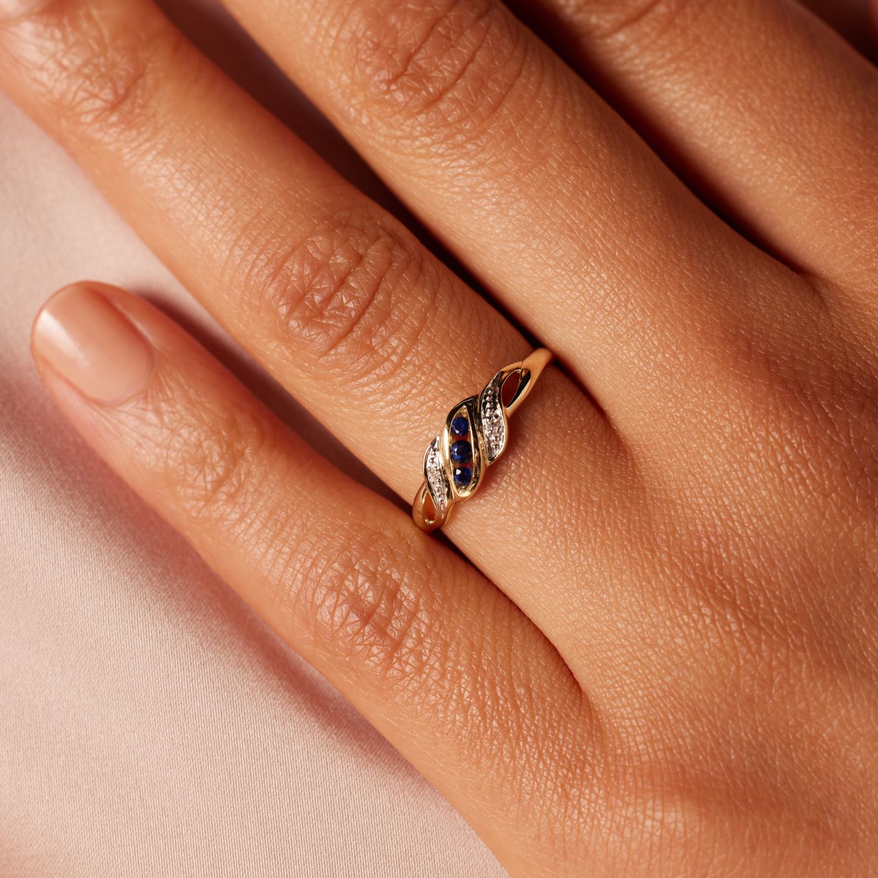 Ring, 585 Gelbgold, mit Saphir und Diamant 0,01 kt