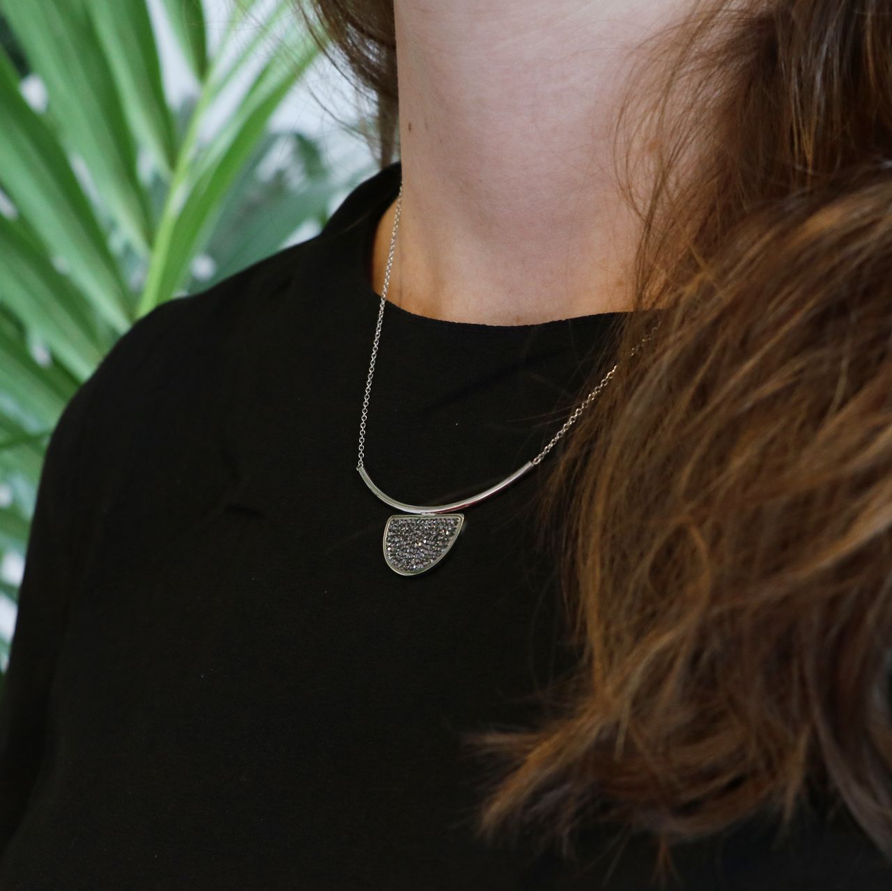 Gerecycleerd stainless steel ketting half rond hematite kristal