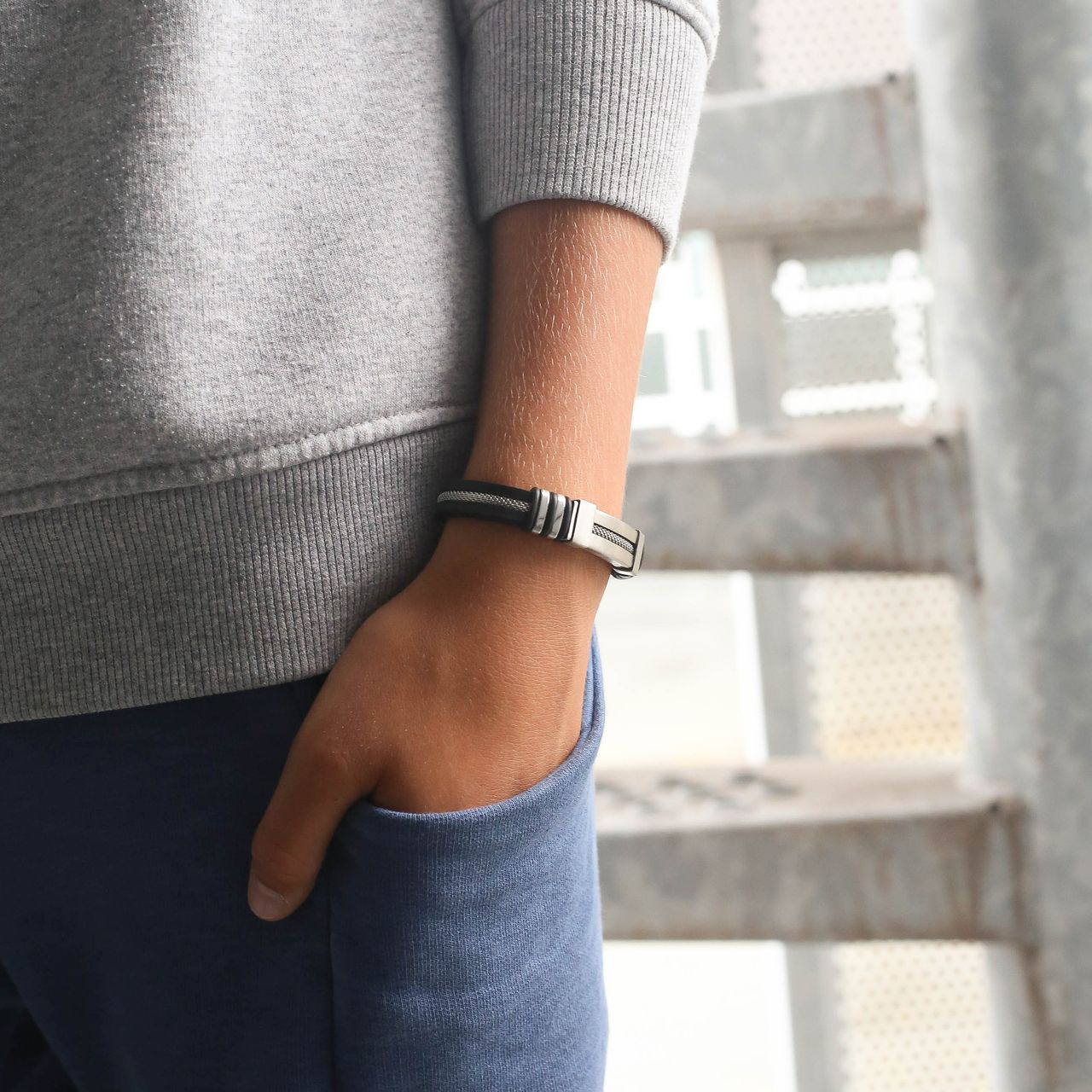 Gerecycled stainless steel jongensarmband met zwart silliconen