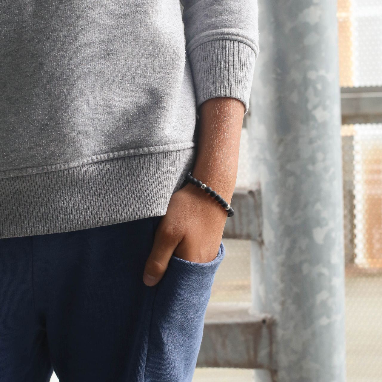 Gerecycleerd stalen jongensarmband met black agate natuurstenen