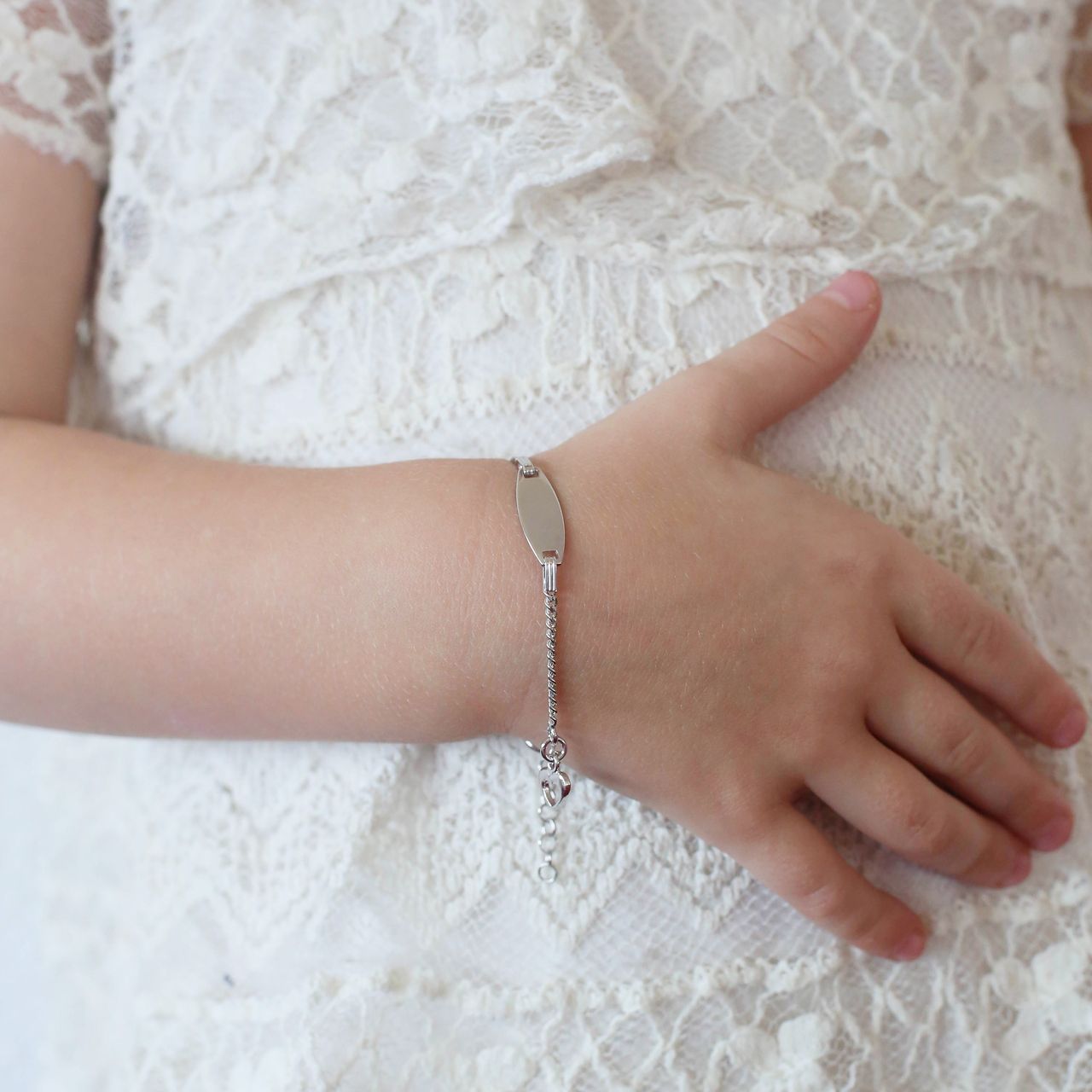 Silbernes Kinder-Plattenarmband mit offenem Herz