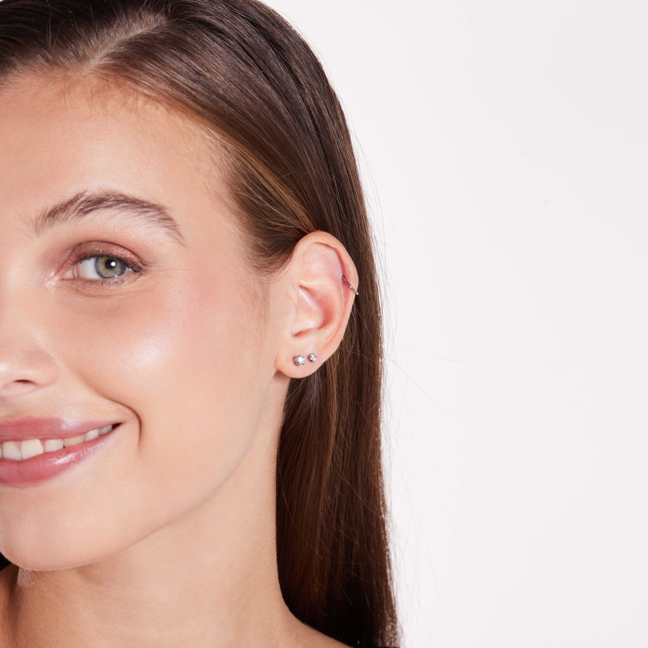 Helixpiercing in der Form eines Edelstahlrings
