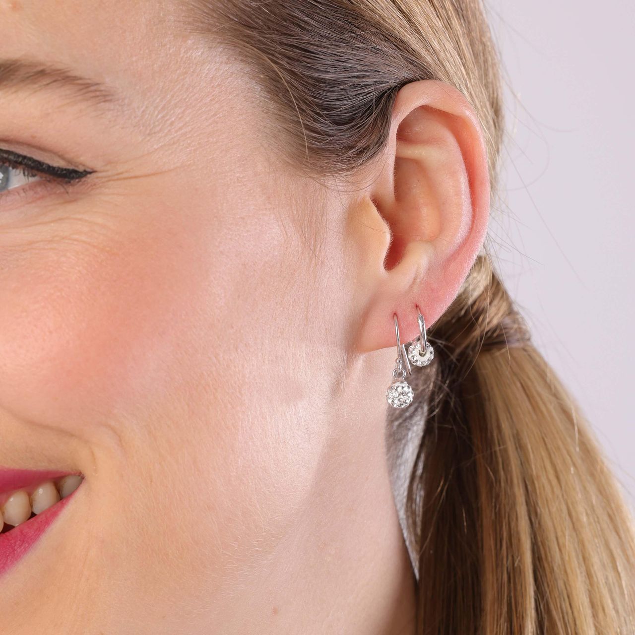 Zilveren oorbellen bal kristal