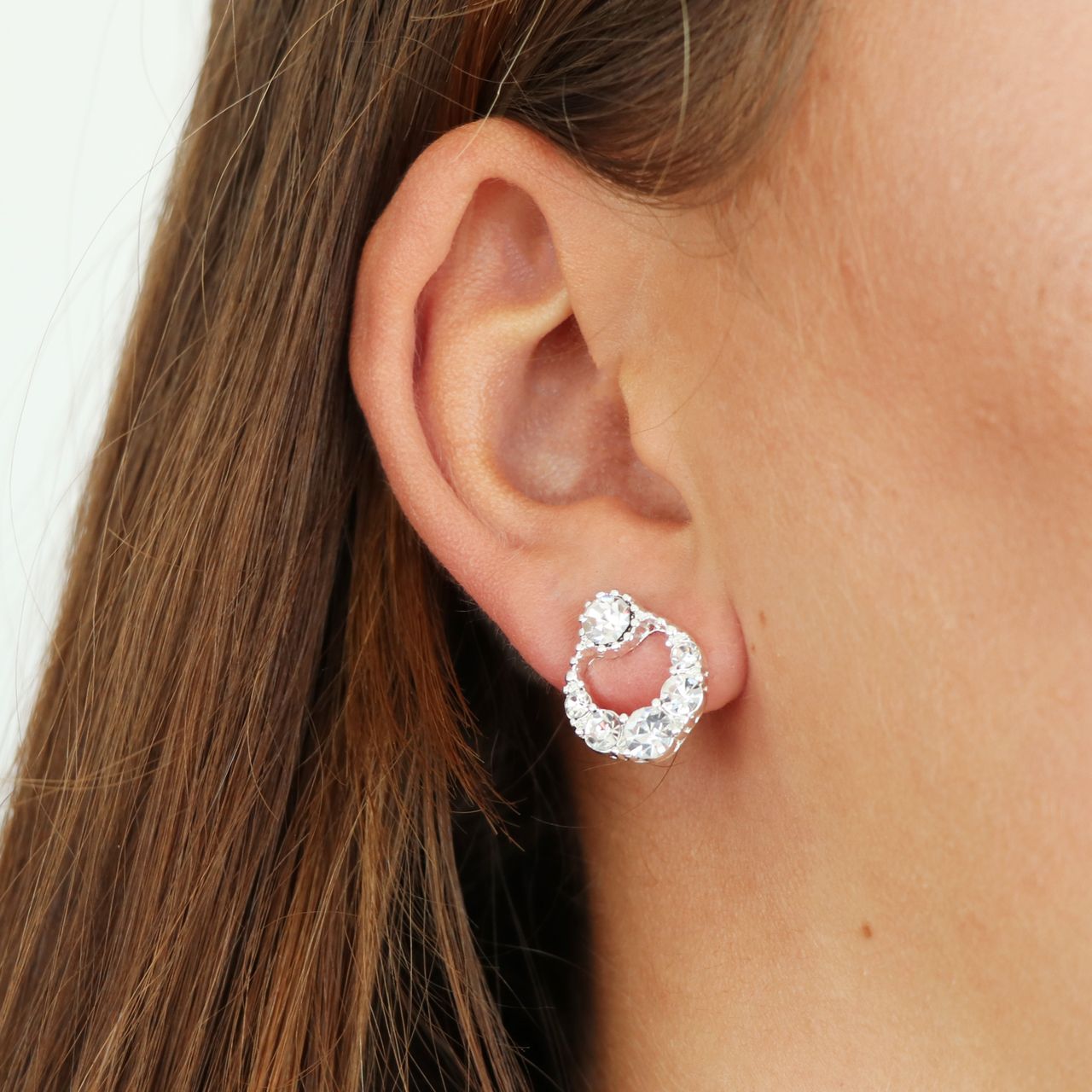 Zilverkleurige byoux oorknoppen