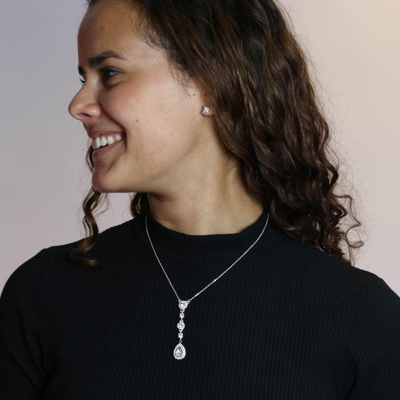 Zilverkleurig byoux set met oorbellen en ketting