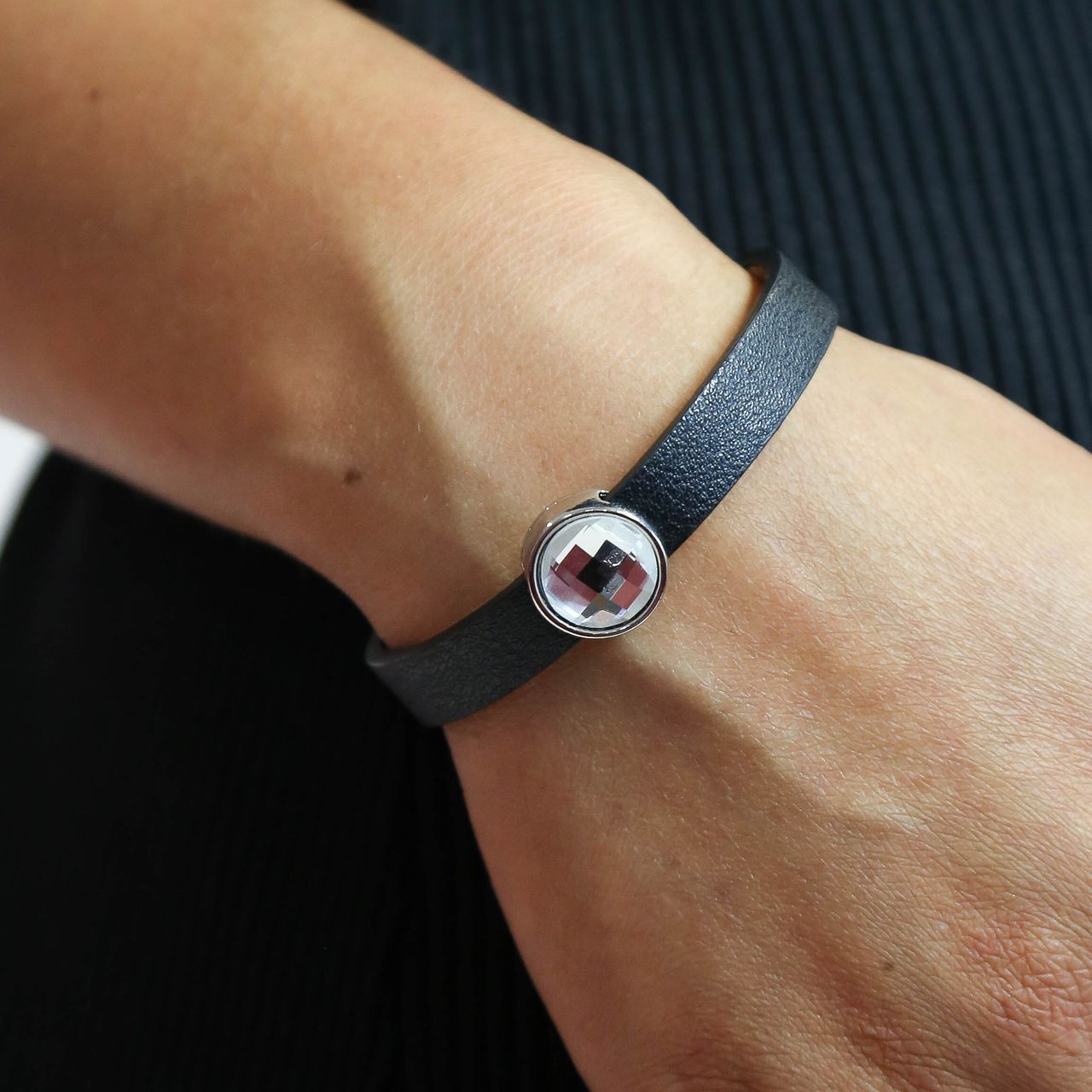 Byoux armband zwart met steen