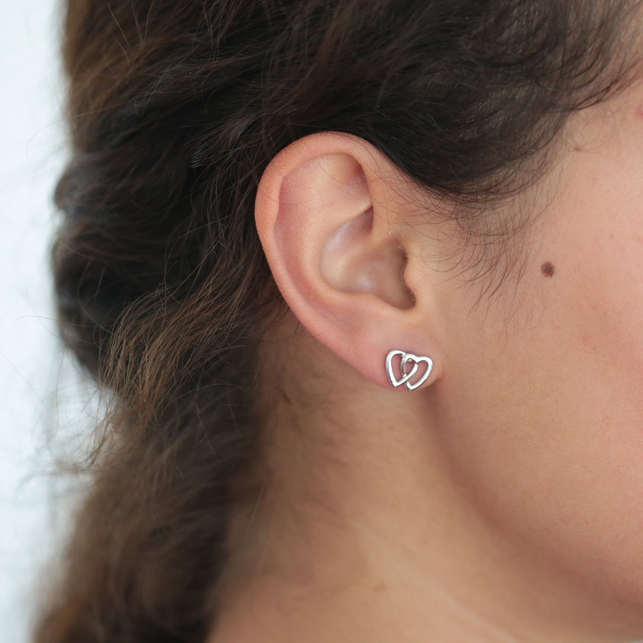 Zilverkleurige byoux oorbellen hartje