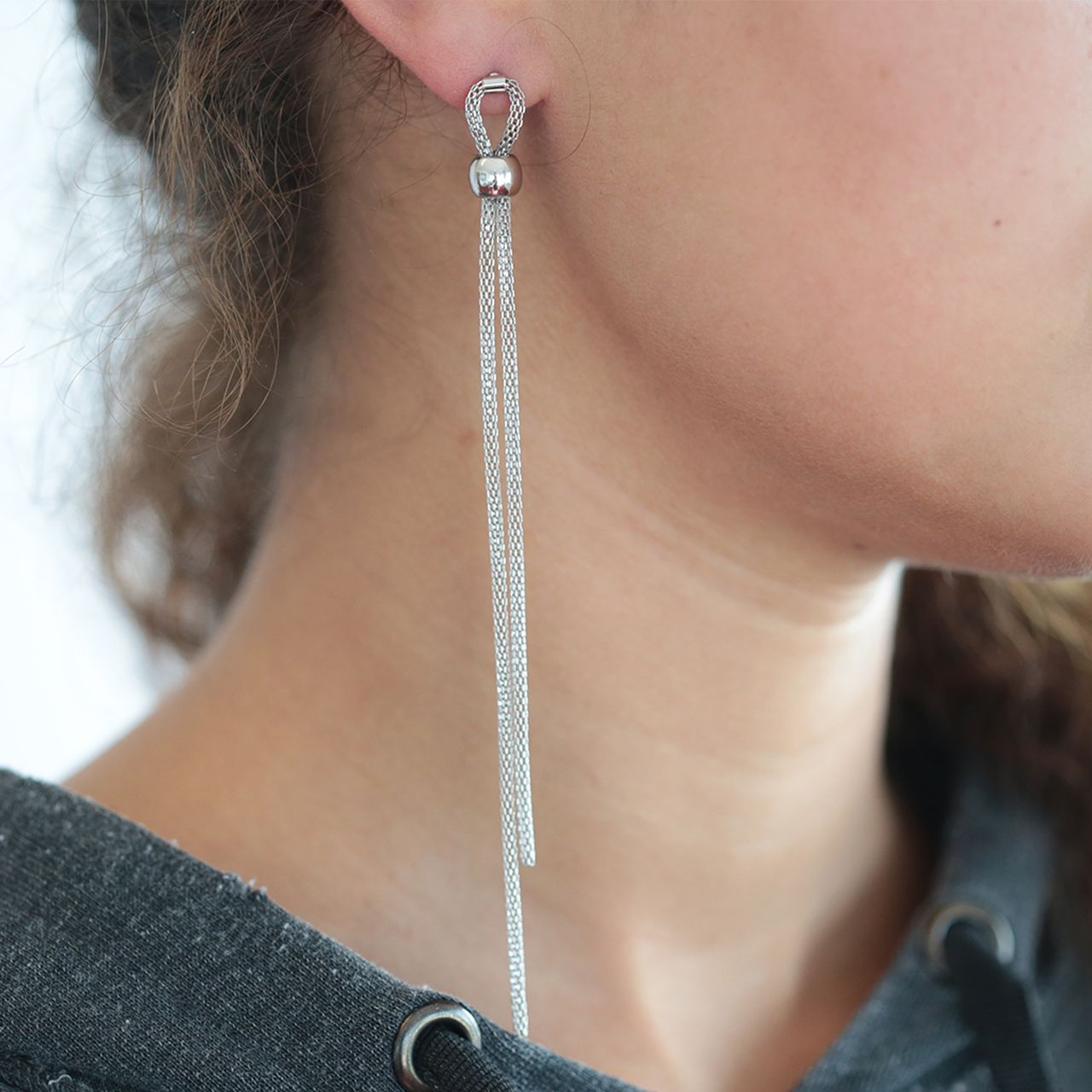 Zilverkleurige byoux mesh oorbellen