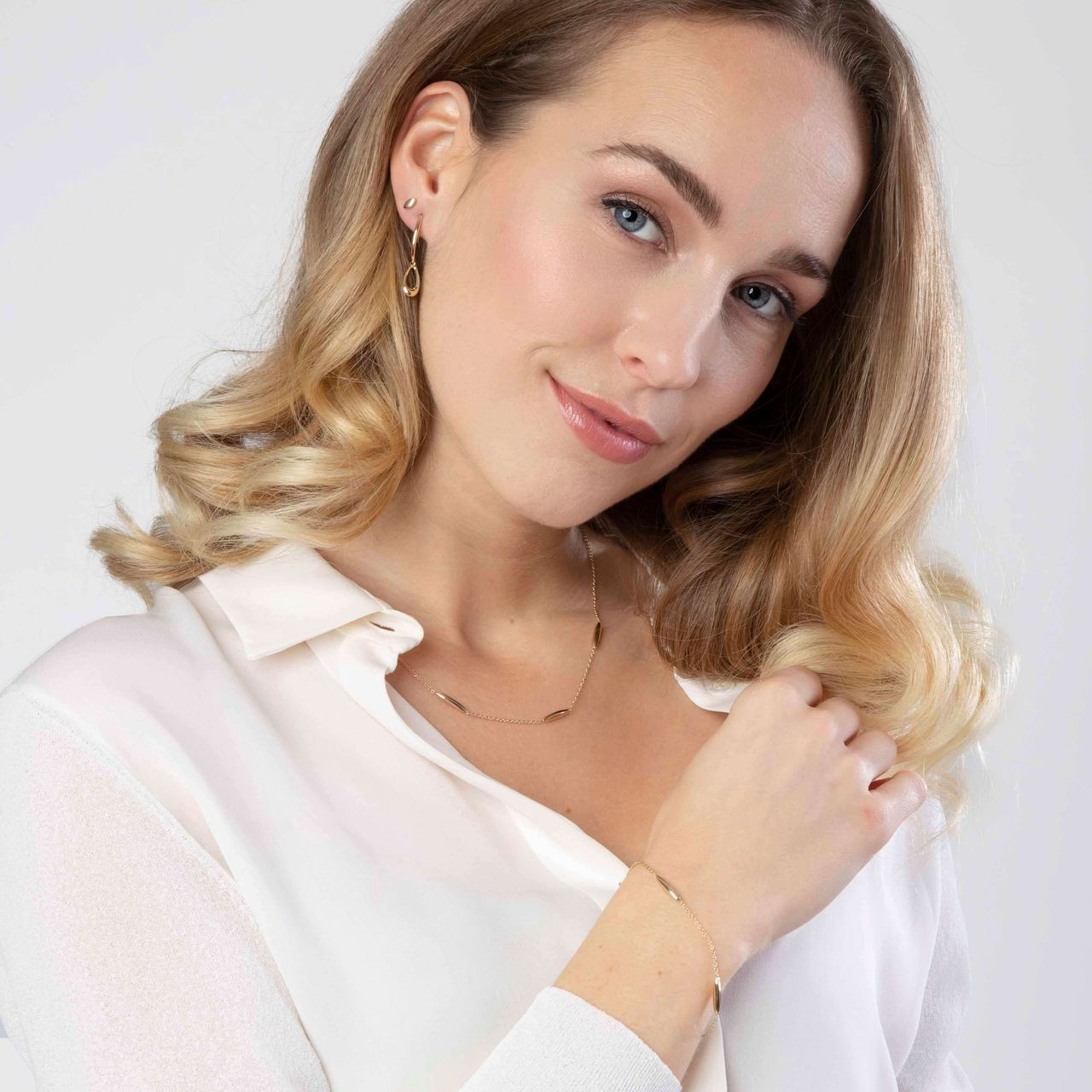 Ovale Ohrringe aus 585 Gelbgold