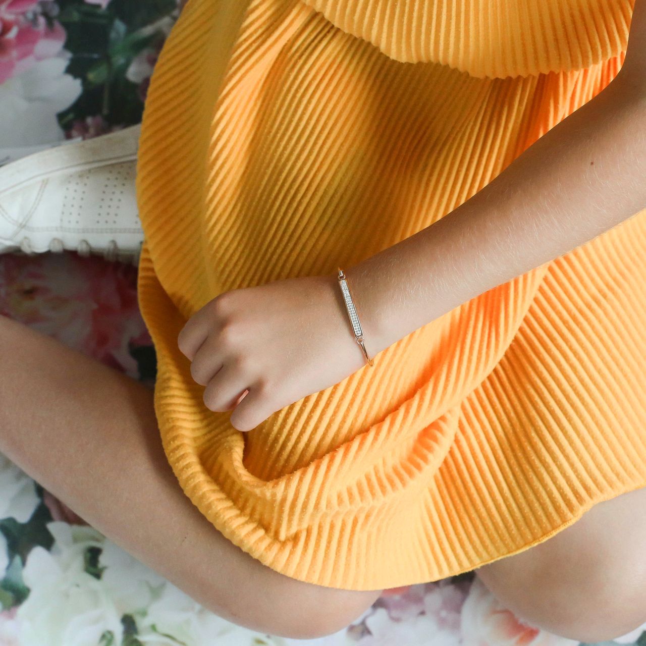 Gerecycled stalen kinderarmband rose met wit kristal