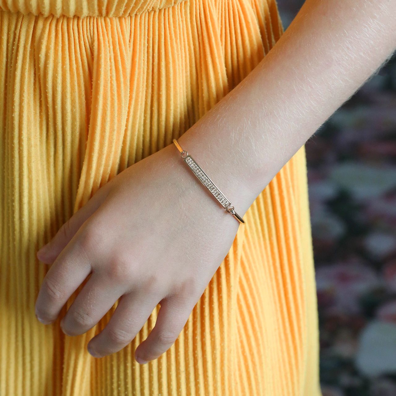 Gerecycleerd stalen kinderarmband rose met light peach kristal