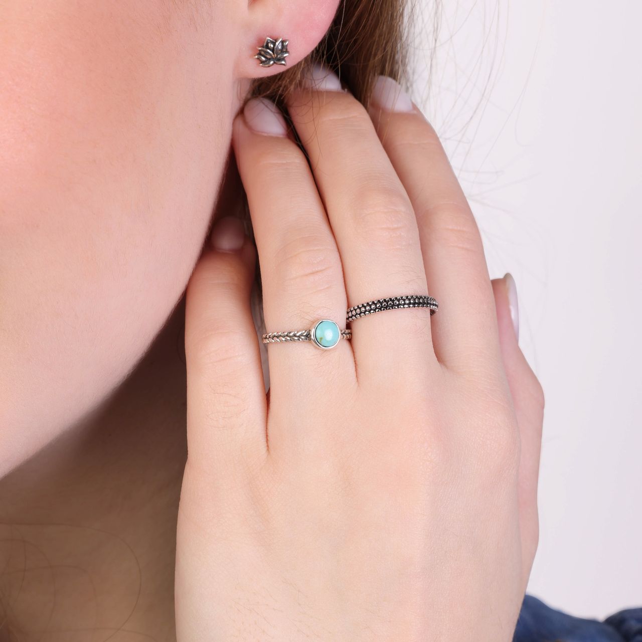 Zilveren ring turquoise rond bewerkt Bali