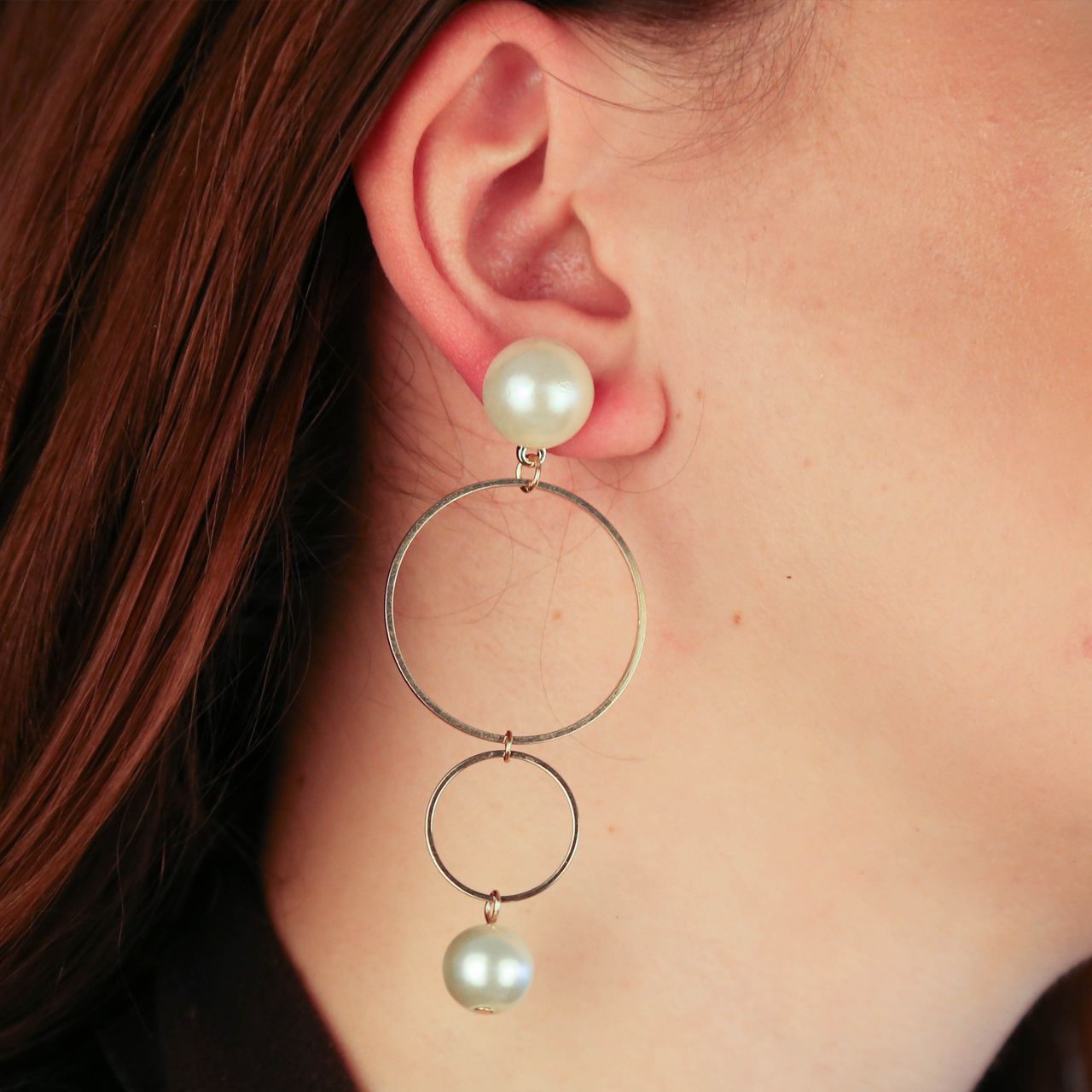 Bijoux goudkleurige oorknoppen parel voor dames